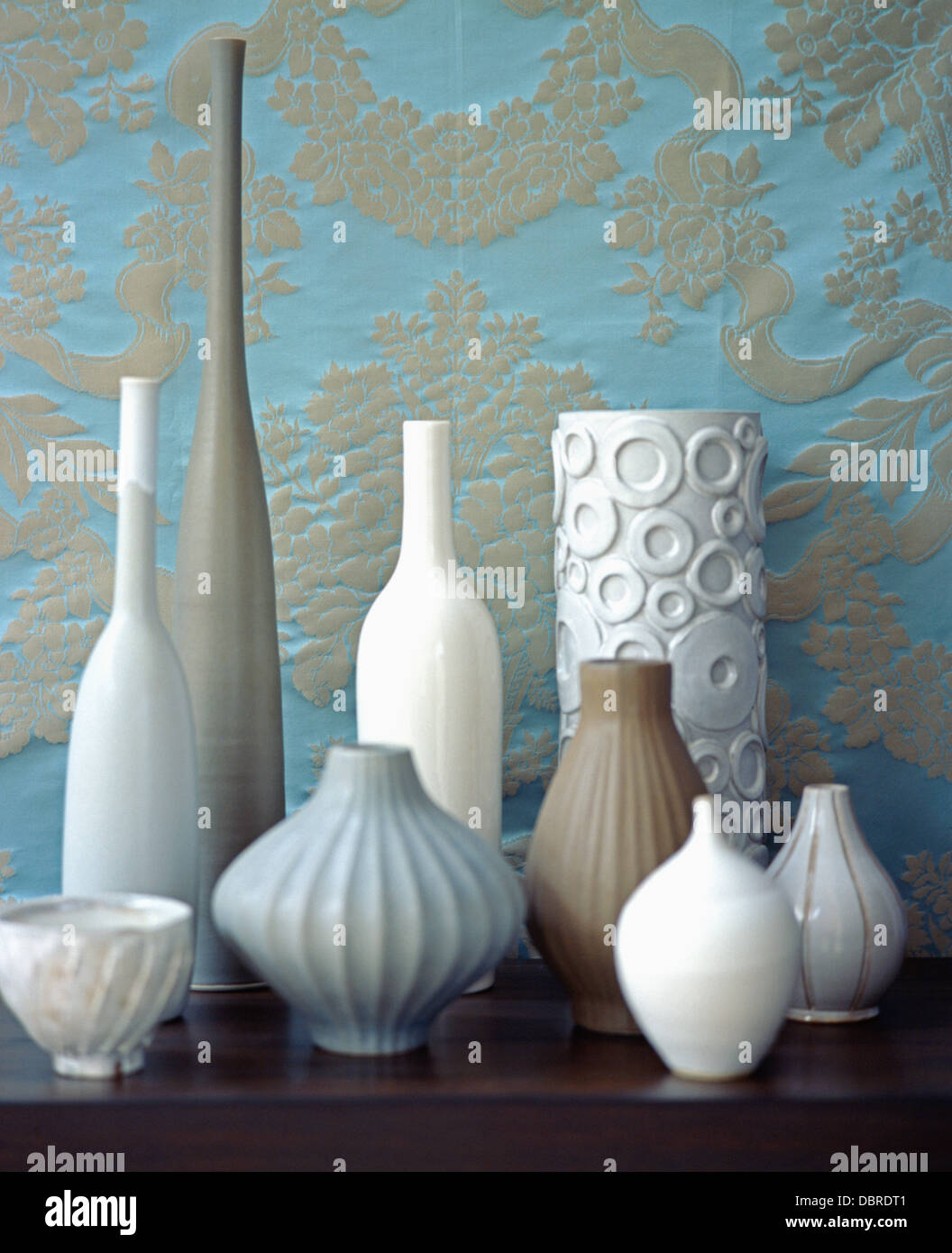Close-up of a collection of modern ceramic vases of varying shapes and  sizes Stock Photo - Alamy