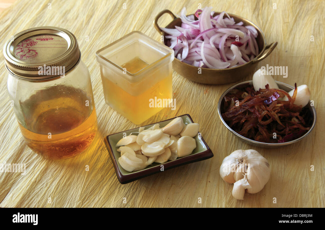 Garlic, onion, fried onion, oil Stock Photo Alamy