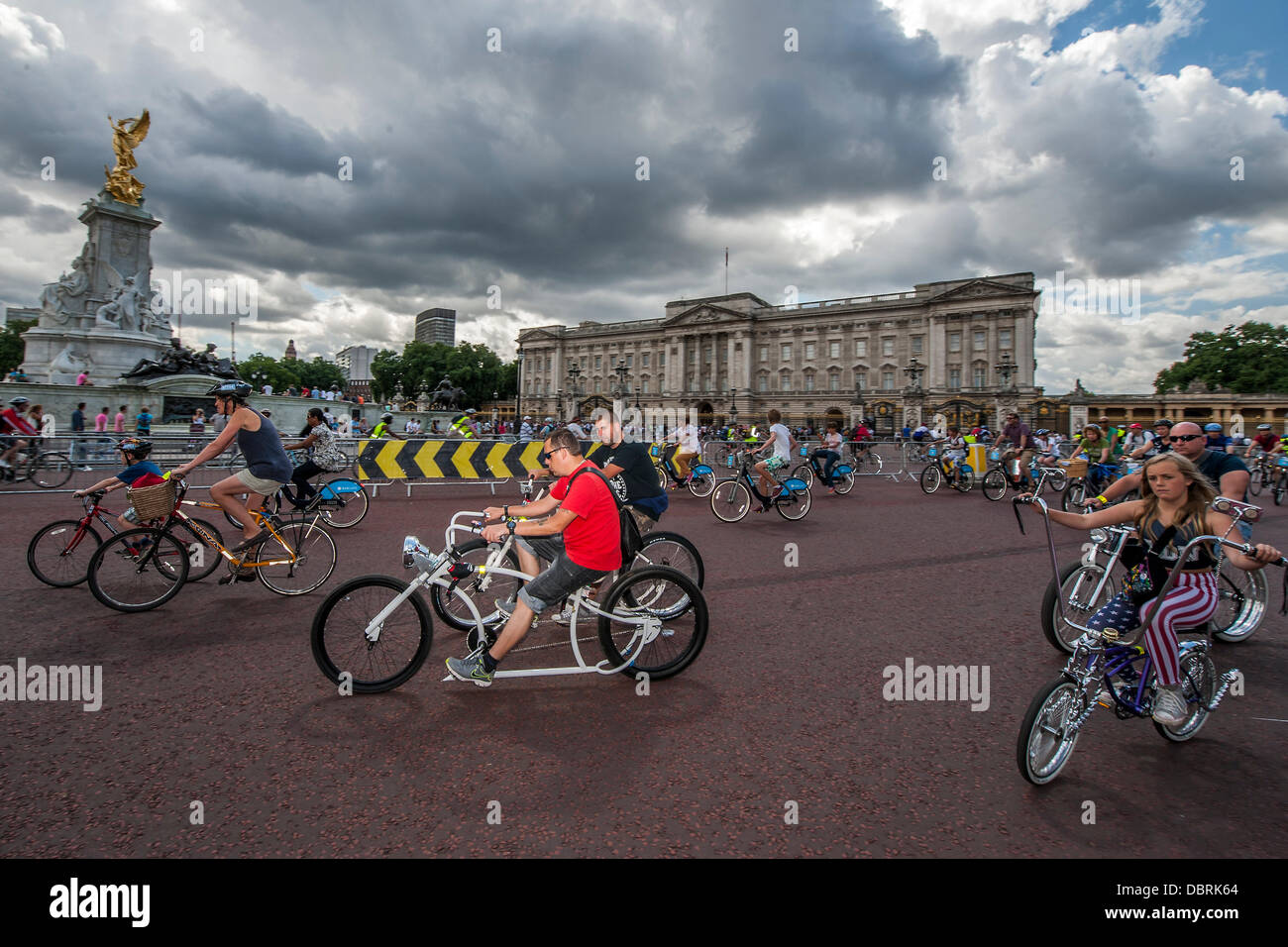 London, UK. 3rd August, 2013. Cyclists of all ages enjoy the summer weather as they pass Buckingham Palace as part of the Prudential RideLondon taking place over the weekend of Saturday 3 August 2013. Buckingham Palace, London UK. Credit:  Guy Bell/Alamy Live News Stock Photo