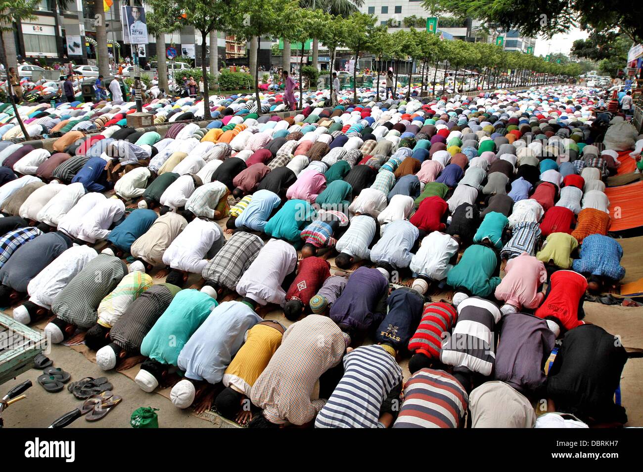 Street prayer dhaka bangladesh hires stock photography and images Alamy