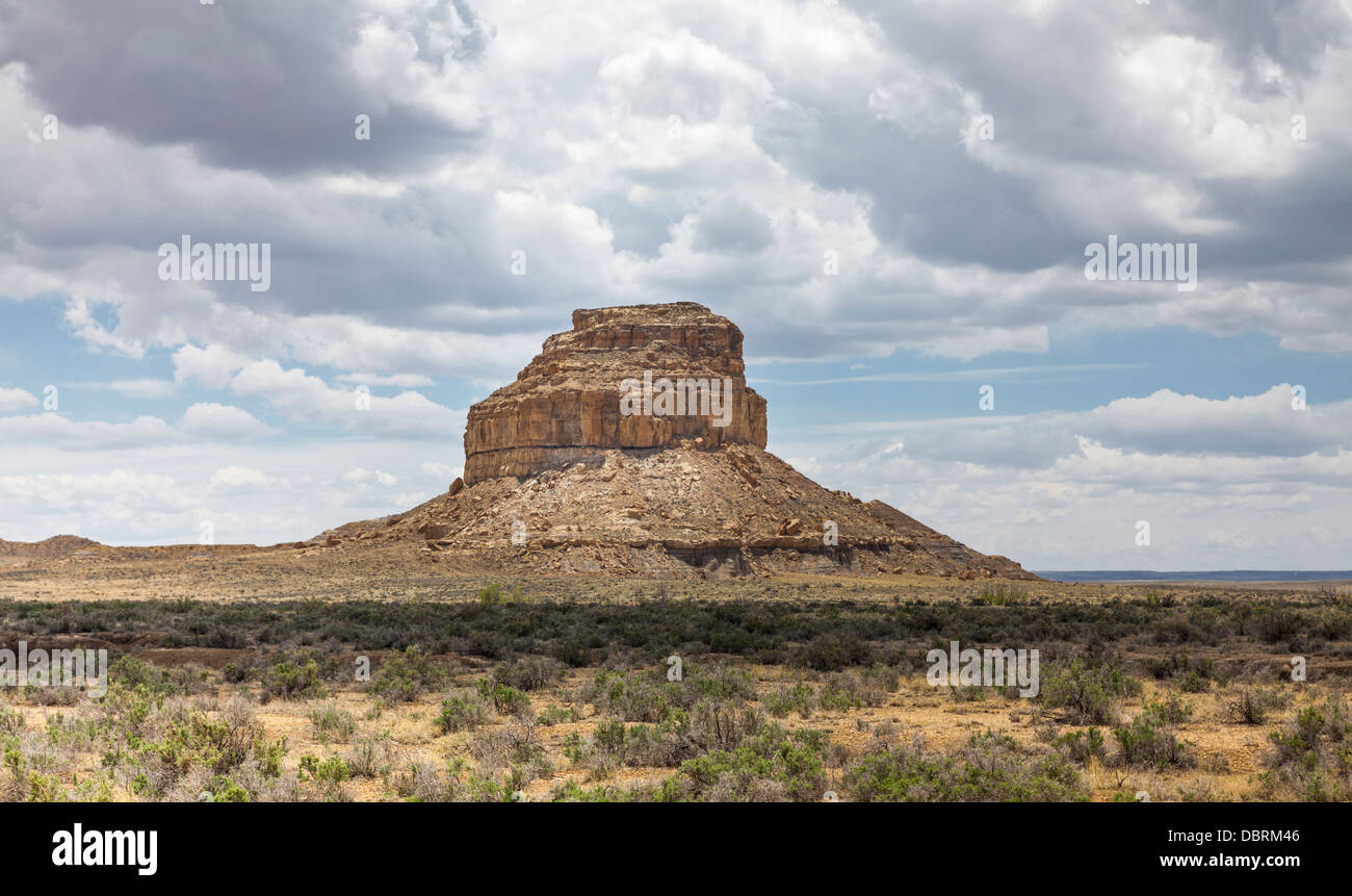 Mesa in Monument Valley on the Colorado Plateau: the Arizona-Utah state line, USA Stock Photo