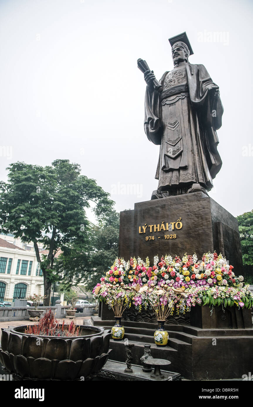 HANOI, Vietnam - Statue of Ly Thai To (974-1028) a Vietnamese emperorer and founder of the Lý Dynasty in the Old Quarter of Hanoi, Vietnam. He reigned from 1009 to 1028 AD. Stock Photo