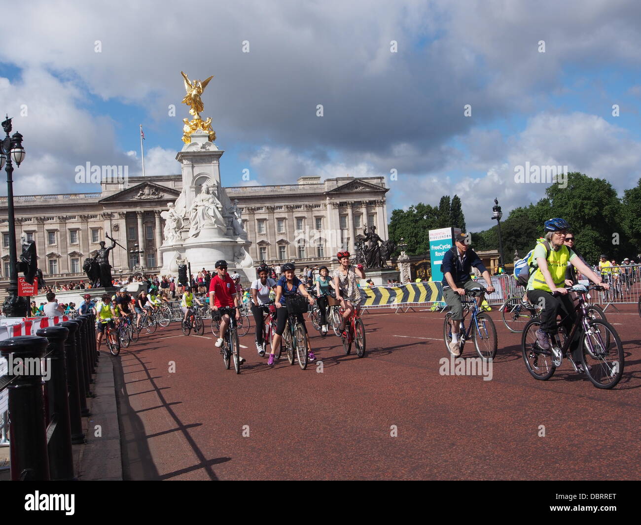 London, UK. 03rd Aug, 2013. Many of the main streets of London are shut down on August 3 and 4 as an estimated 50,000 cyclists take part in the Prudential RideLondon mass ride. Credit:  David Knopf/Alamy Live News Stock Photo