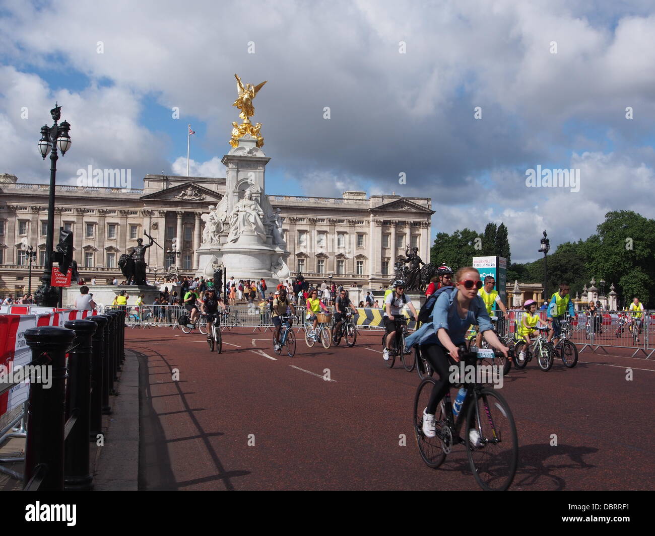 London, UK. 03rd Aug, 2013. Many of the main streets of London are shut down on August 3 and 4 as an estimated 50,000 cyclists take part in the Prudential RideLondon mass ride. Credit:  David Knopf/Alamy Live News Stock Photo