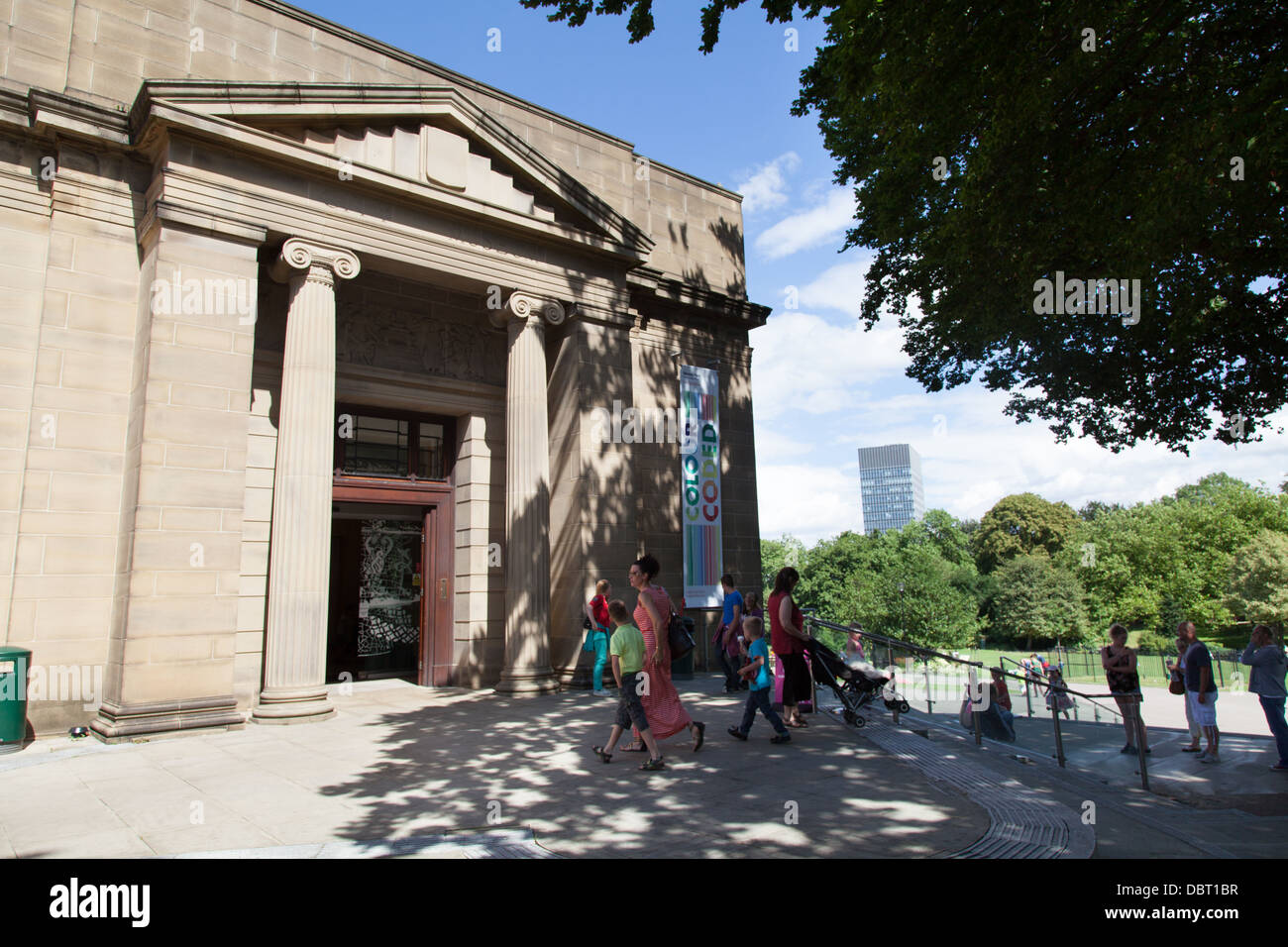 A sunny afternoon in Weston Park Sheffield. Families going into the museum Stock Photo