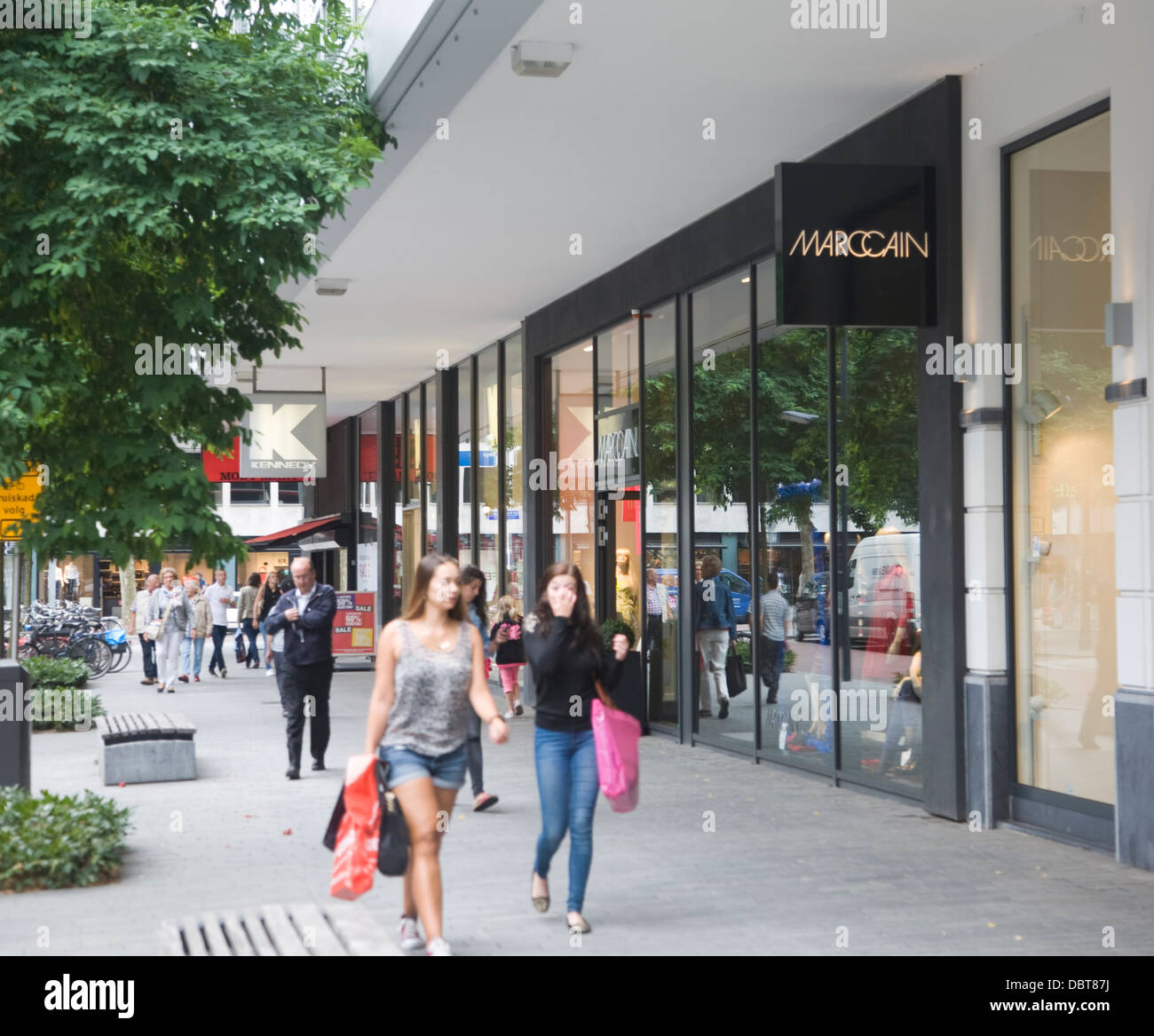 Afvoer onderwijs perspectief Upmarket luxury shopping Rotterdam Netherlands Stock Photo - Alamy