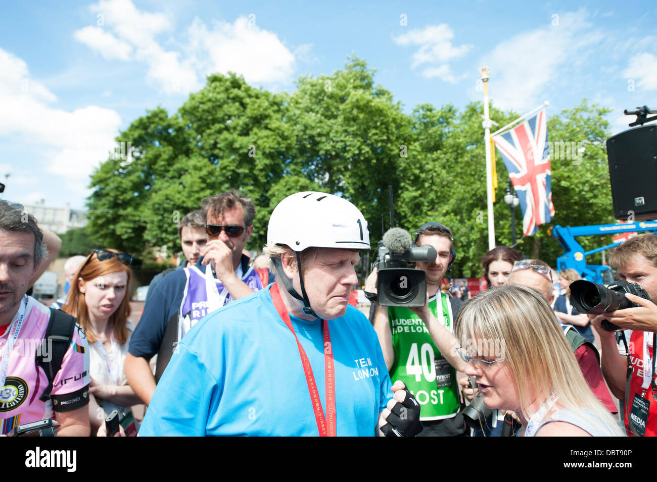 The Mall, London, UK. 4th August 2013. The Mayor of London, Boris Johnson completes the Prudential Ride London Surrey 100 bike ride. Wearing No.1, Mr Johnson completed the ride to raptuous applause  as he passed the finish line. Credit:  Allsorts Stock Photo/Alamy Live News Stock Photo