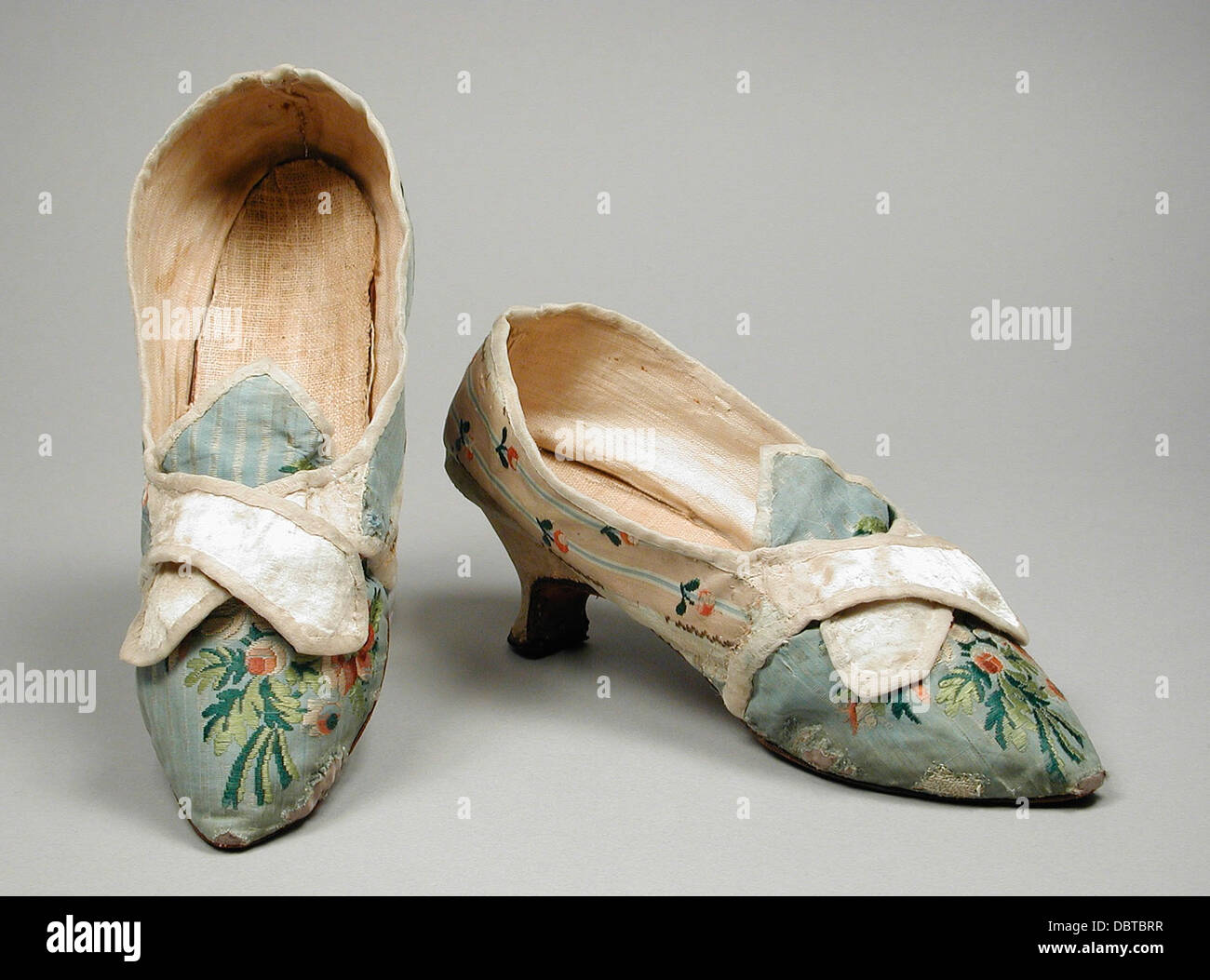 Pair of Woman's Shoes M.81.71.3ab Stock