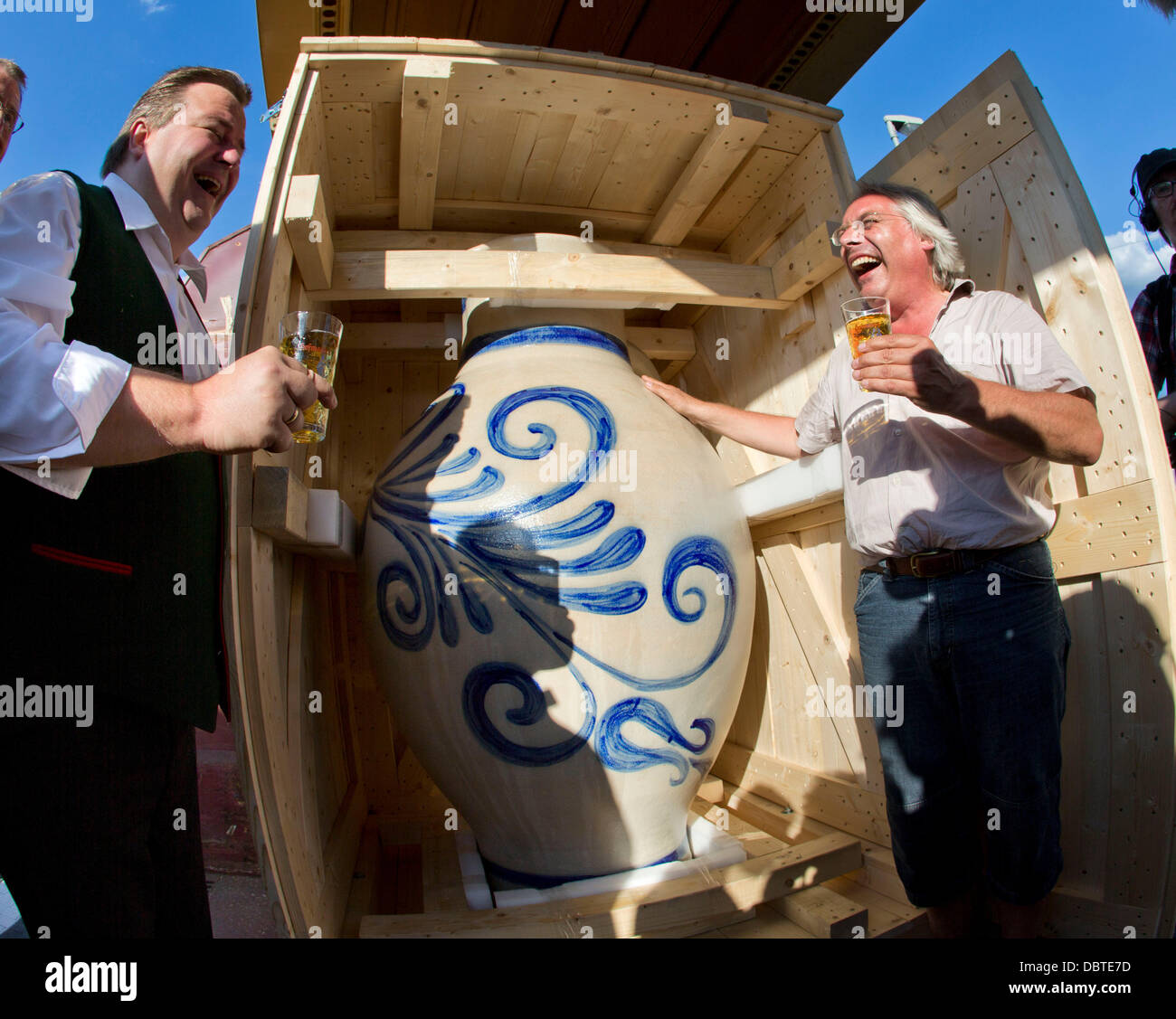 The Frankfurt cider host Peter Haefner (L) and Wine master Joerg Stier