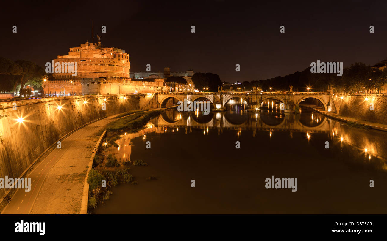 Castel Sant'Angelo at night in Rome, Italy Stock Photo