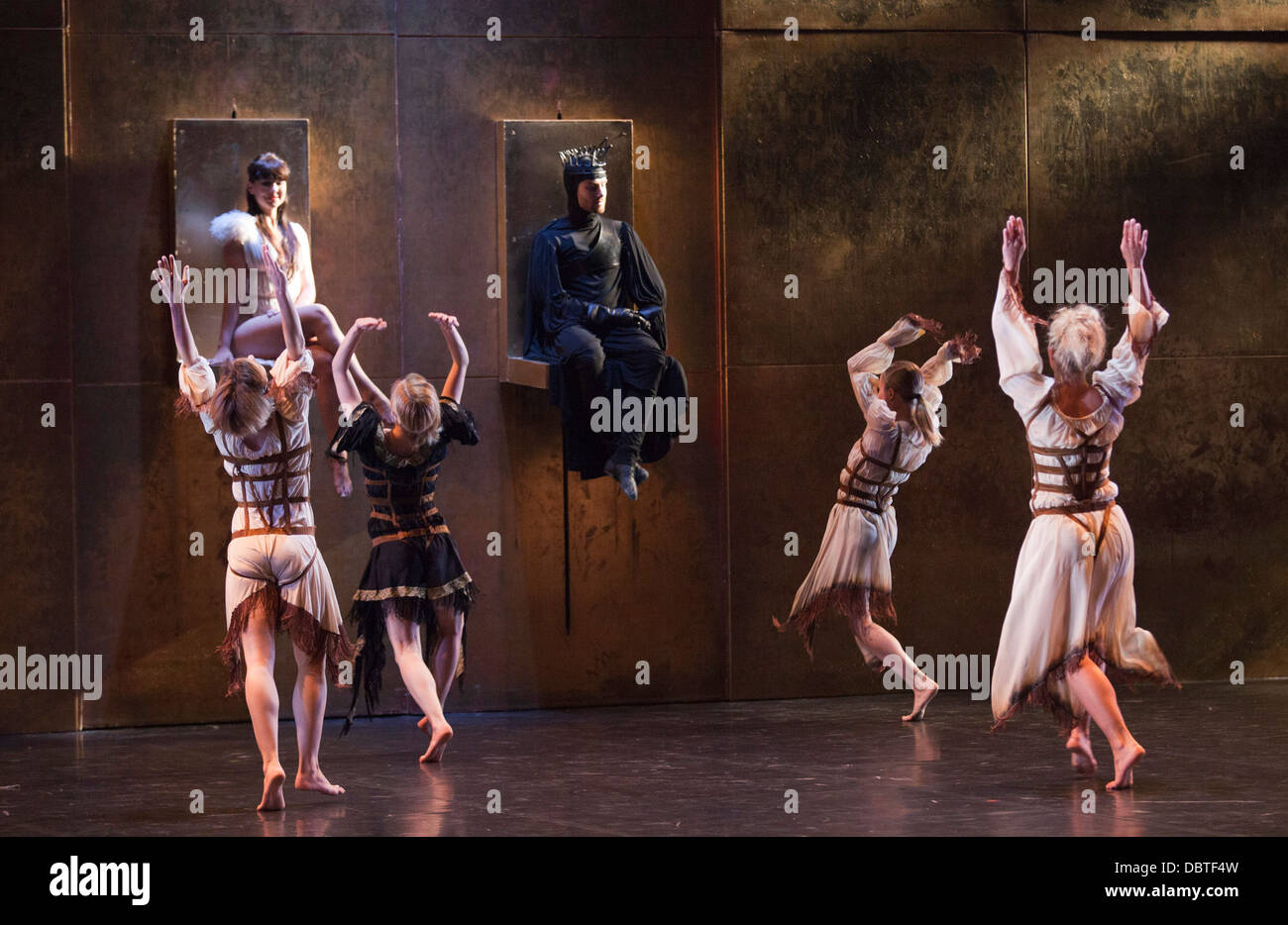 Ballet Preljocaj perform Snow White at Sadler's Wells Theatre, London, in costumes designed by Jean Paul Gaulier Stock Photo
