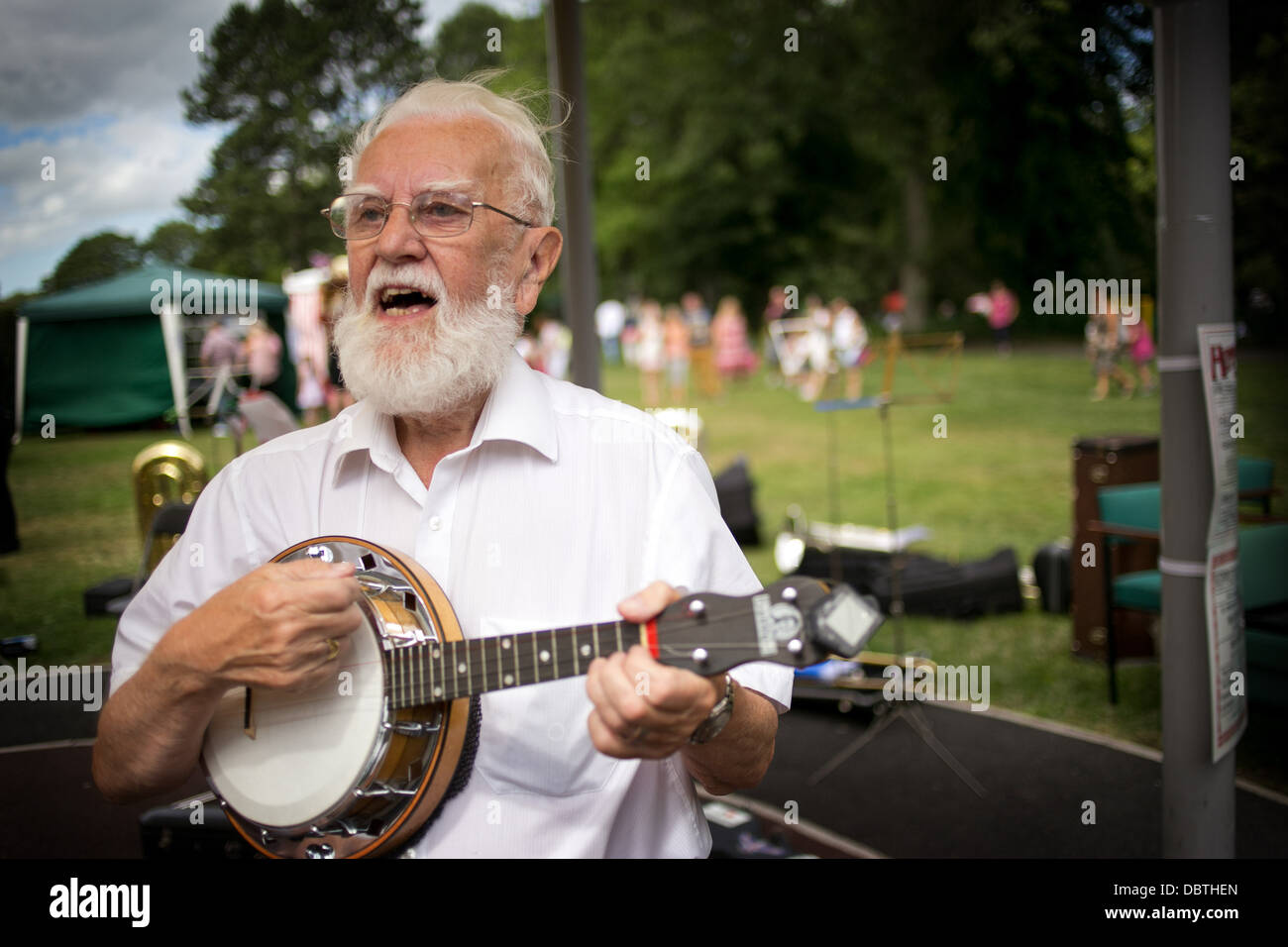 Newton-le-Willows Town Show at Mesnes Park . A member of the George Formby society performs Stock Photo