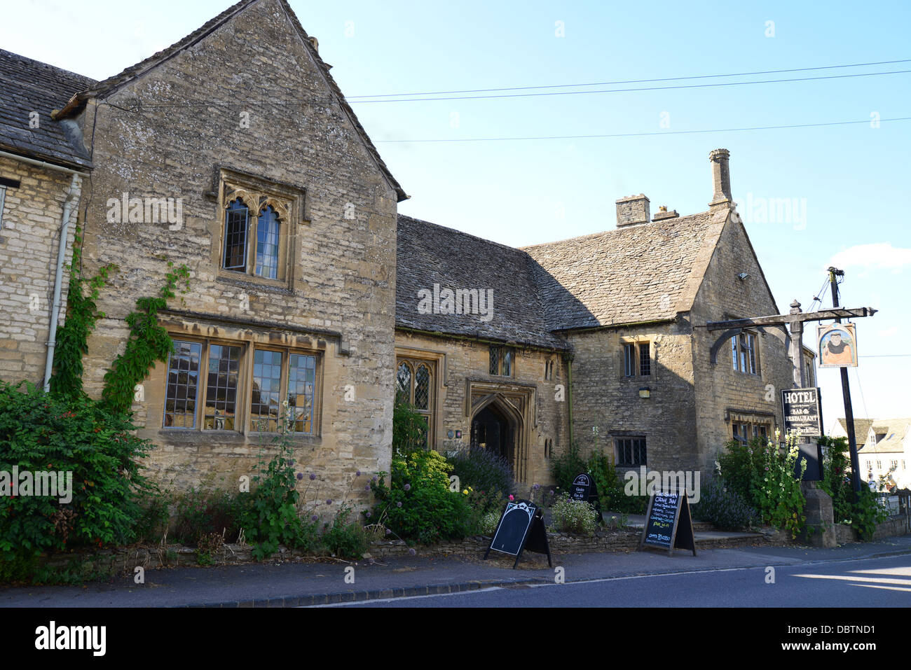 The 13th century Shaven Crown Hotel, ShiptonunderWychwood Stock Photo 58935997 Alamy