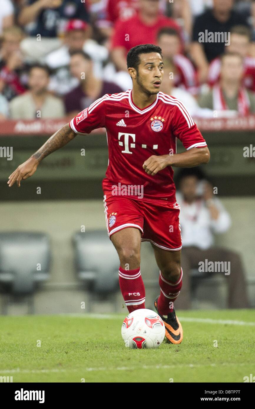 Allianz arena thiago alcantara hi-res stock photography and images - Alamy