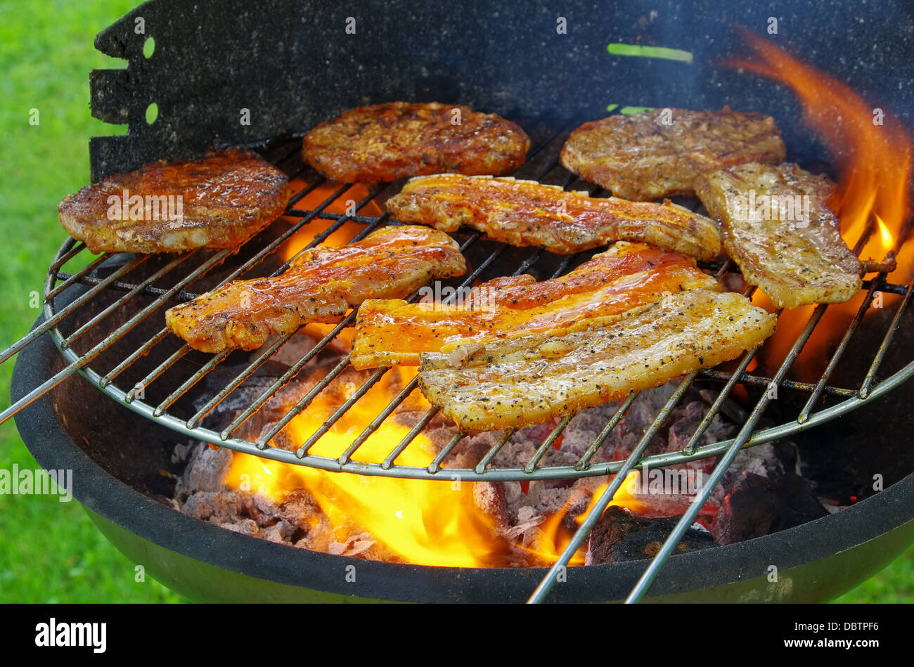 Barbecue flame hi-res stock photography and images - Alamy