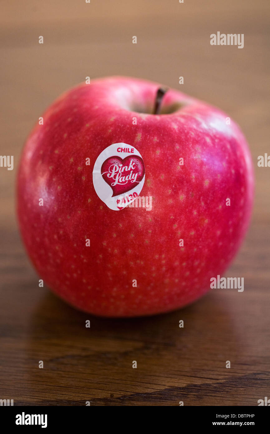 https://c8.alamy.com/comp/DBTPHP/single-pink-lady-apple-on-a-wooden-table-DBTPHP.jpg
