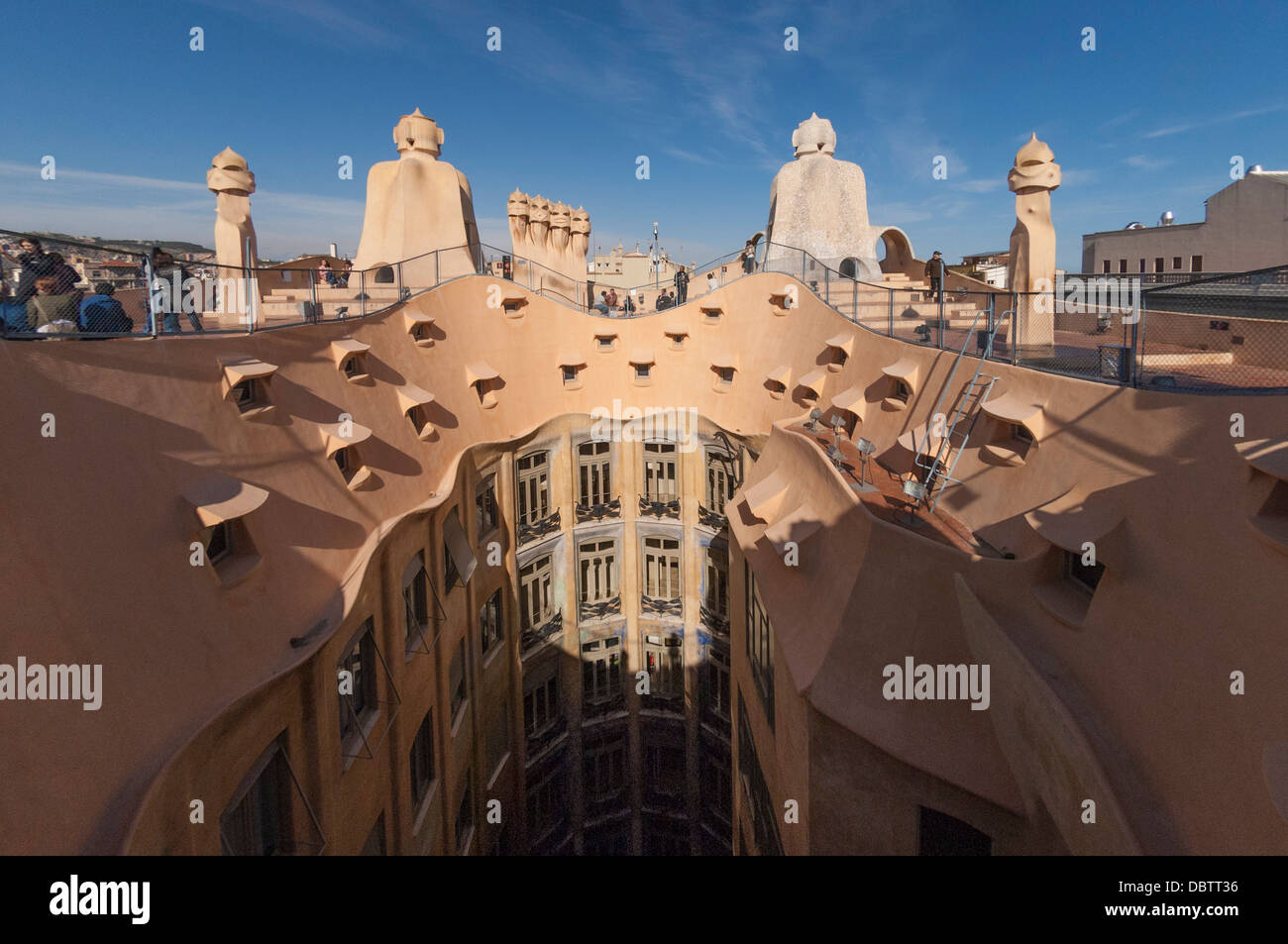 Upper floor and roof chimneys, La