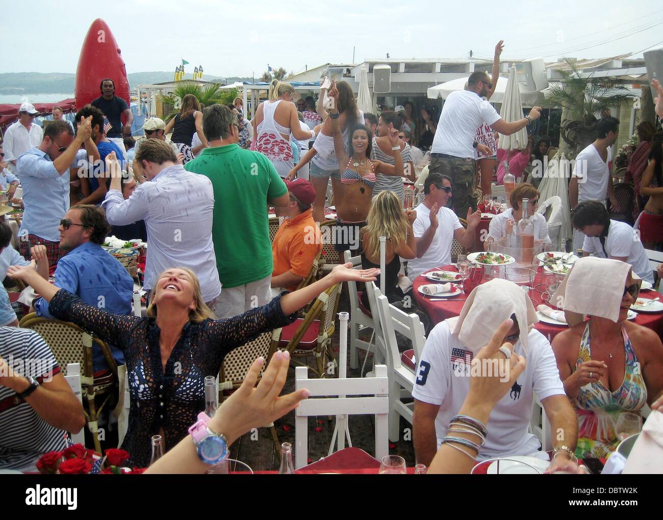 Atmosphere The Voile Rouge Beach Party in St Tropez St Tropez - 19.08.11  Stock Photo - Alamy