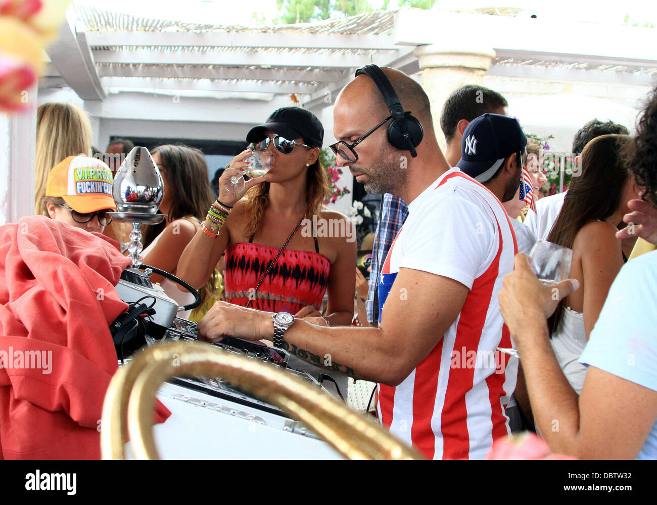 Atmosphere The Voile Rouge Beach Party in St Tropez St Tropez - 19.08.11  Stock Photo - Alamy