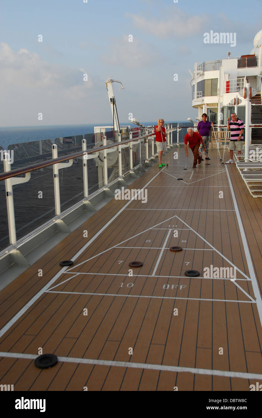 Shuffleboard on the Cunard Line Queen Elizabeth Ship Stock Photo Alamy