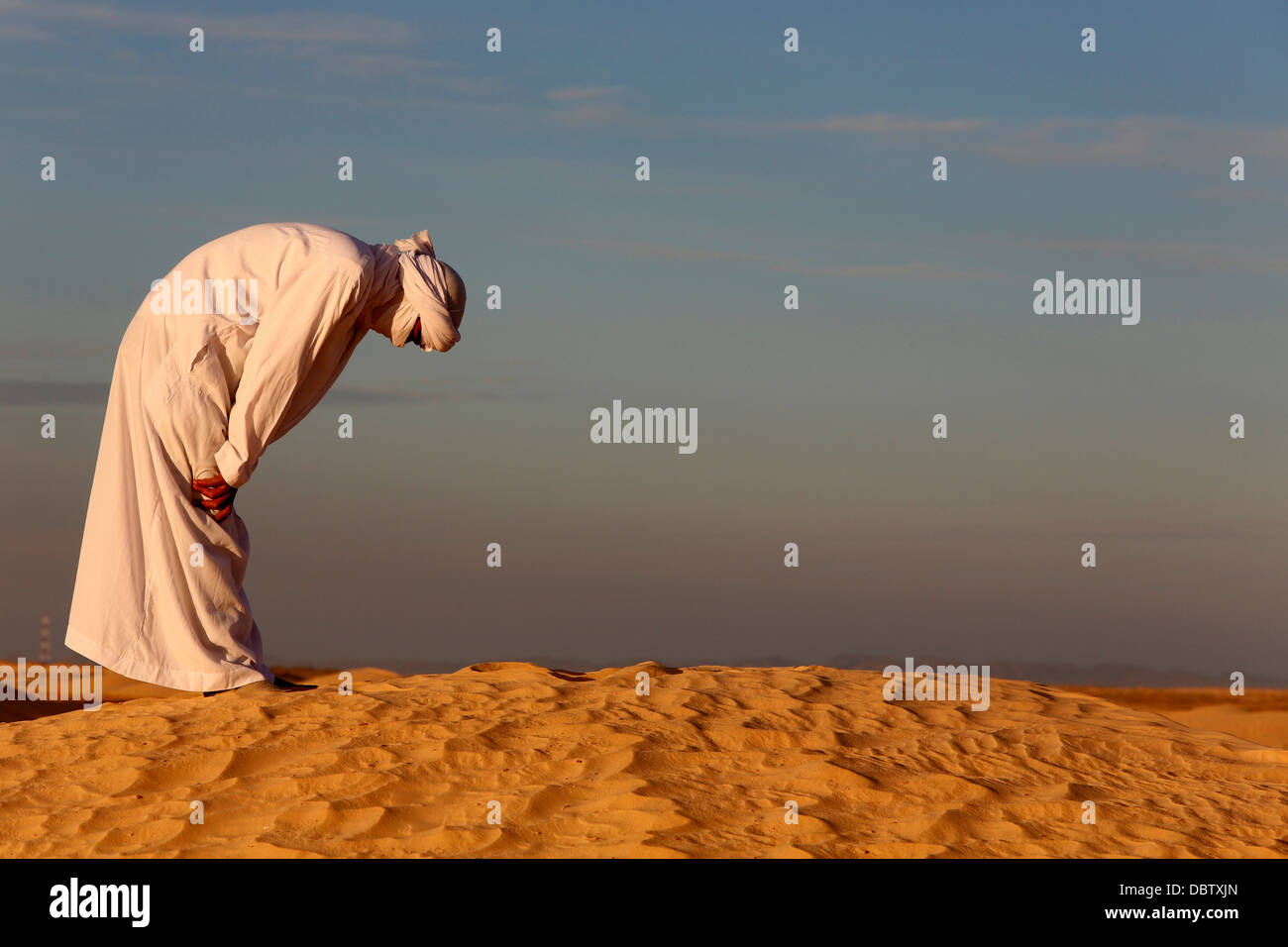 Bedouin praying in the Sahara, Douz, Kebili, Tunisia, North Africa, Africa Stock Photo