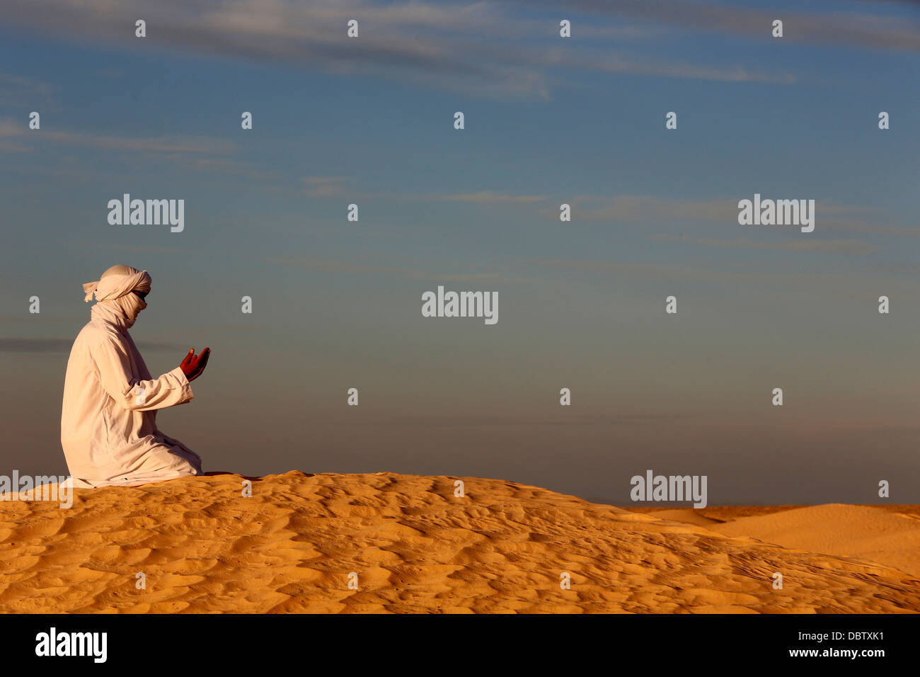 Bedouin praying in the Sahara, Douz, Kebili, Tunisia, North Africa, Africa Stock Photo