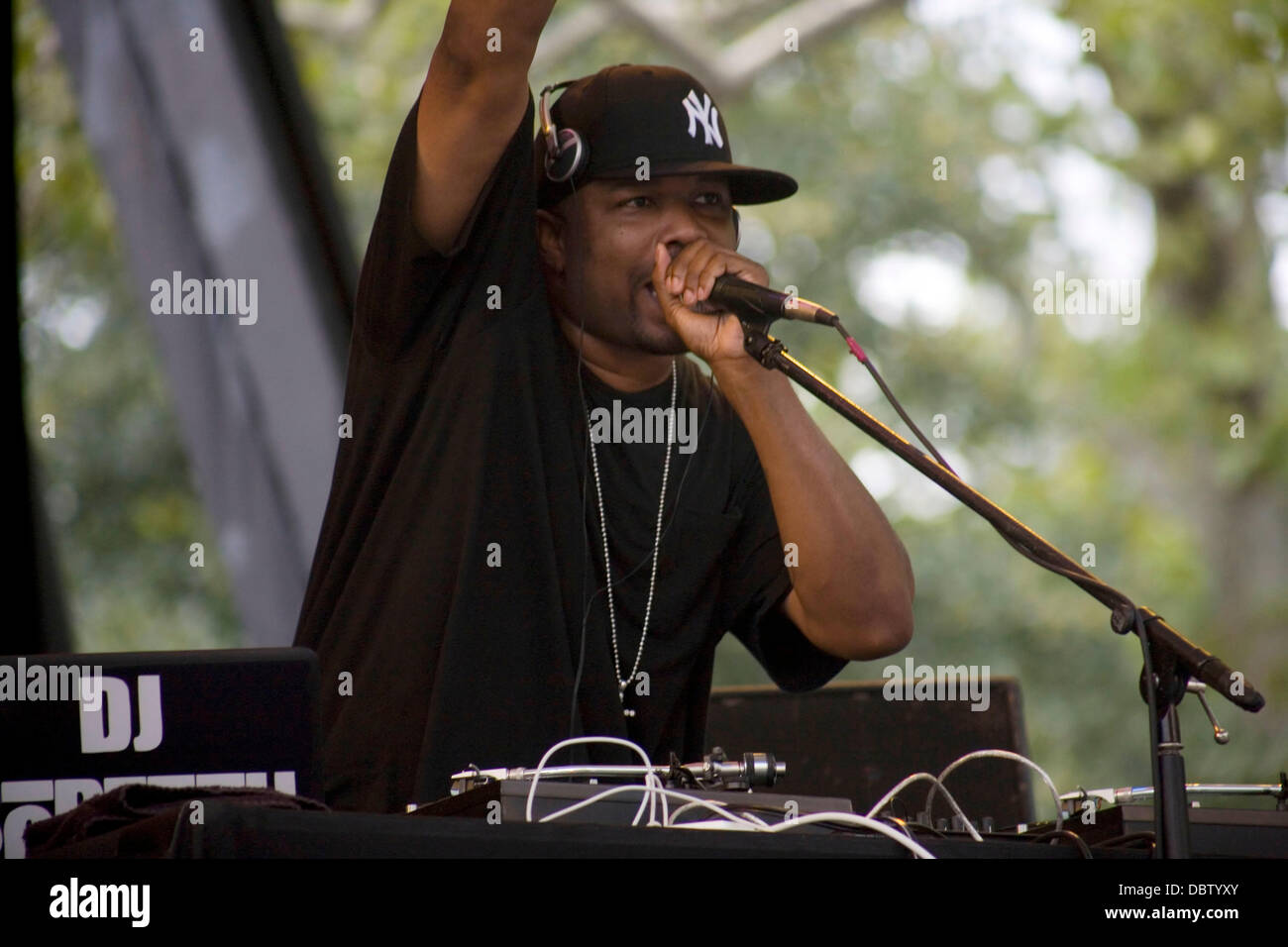 DJ Scratch of EPMD Rakim, EPMD and FunkMaster Flex "Salute to HipHop" Celebration of the 25th