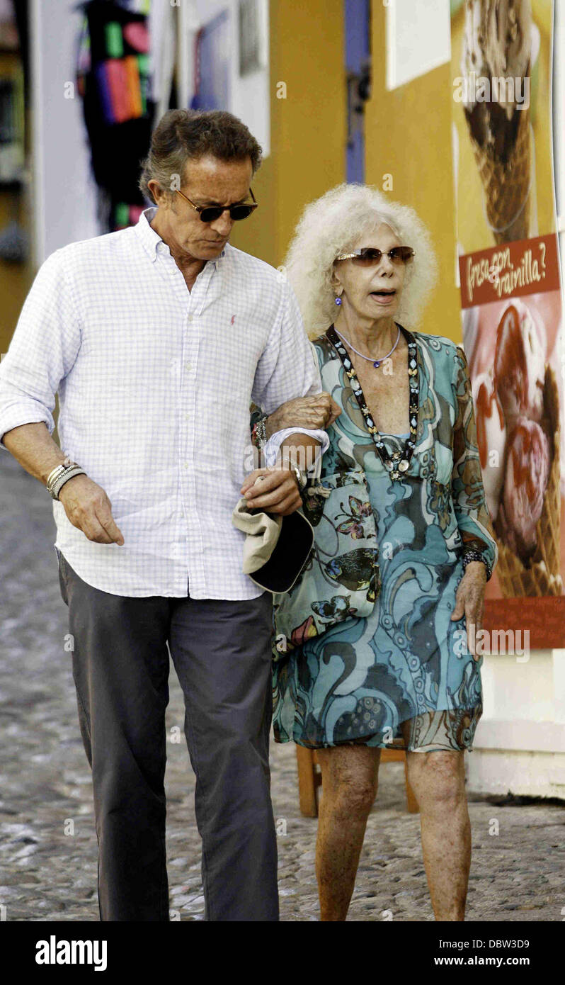 Cayetana Fitz-James Stuart, The Duchess of Alba and Alfonso Diez Carabantes  shopping in Ibiza Ibiza, Spain - 24.08.11 Stock Photo - Alamy