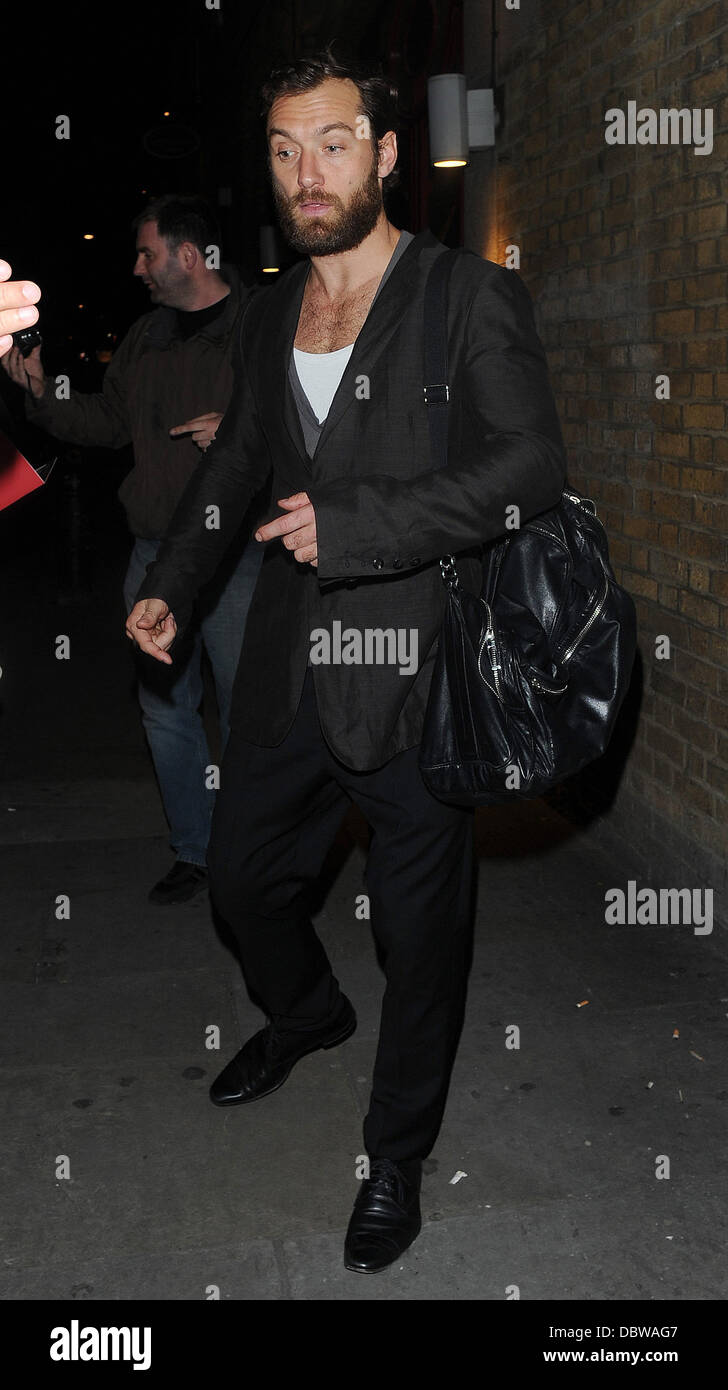 Jude Law Outside The Donmar Warehouse After Performing In Anna Christie London England 30 9312