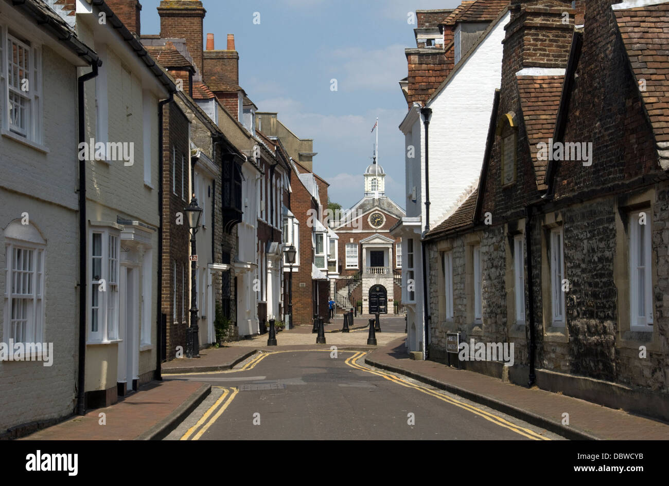DORSET; POOLE; OLD TOWN; THE GUILDHALL AND HOUSES IN MARKET STREET