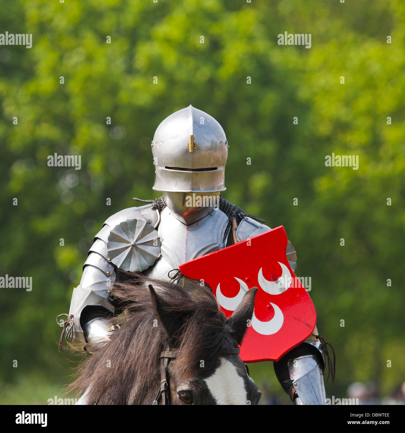 Jousting armour hi-res stock photography and images - Alamy