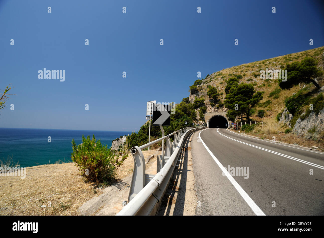 Italy, Lazio, coastline, Parco regionale Riviera di Ulisse, coastal road Stock Photo