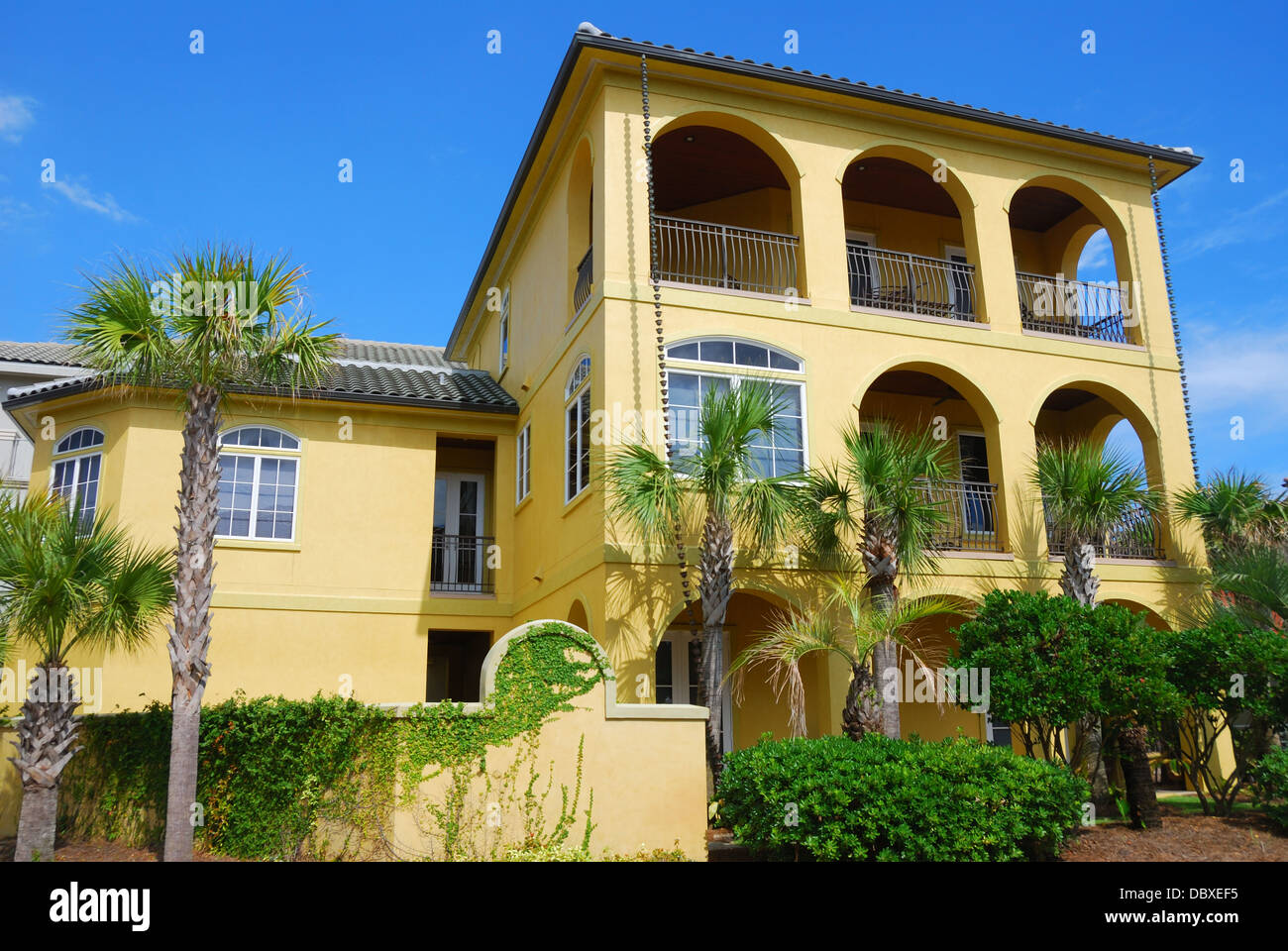 Beach home, exterior hires stock photography and images Alamy