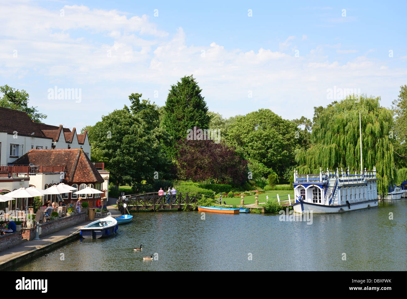 The Swan at Streatley Hotel and River Thames, Streatley, Berkshire, England, United Kingdom Stock Photo