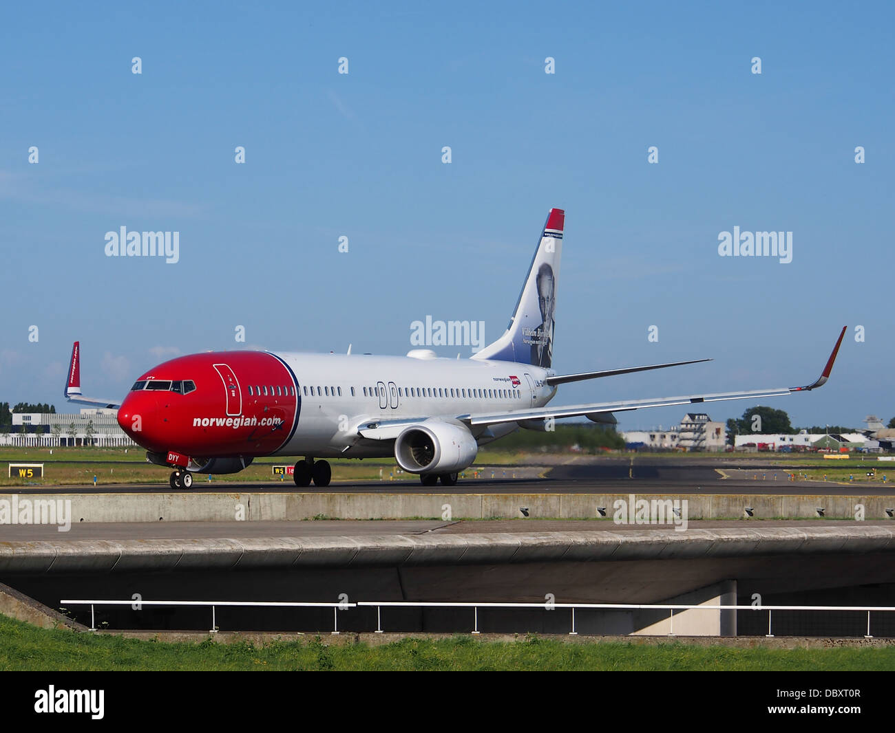 LN-DYY Norwegian Air Shuttle Boeing 737-8JP(WL) - cn 39012 taxiing 19july2013 1 Stock Photo