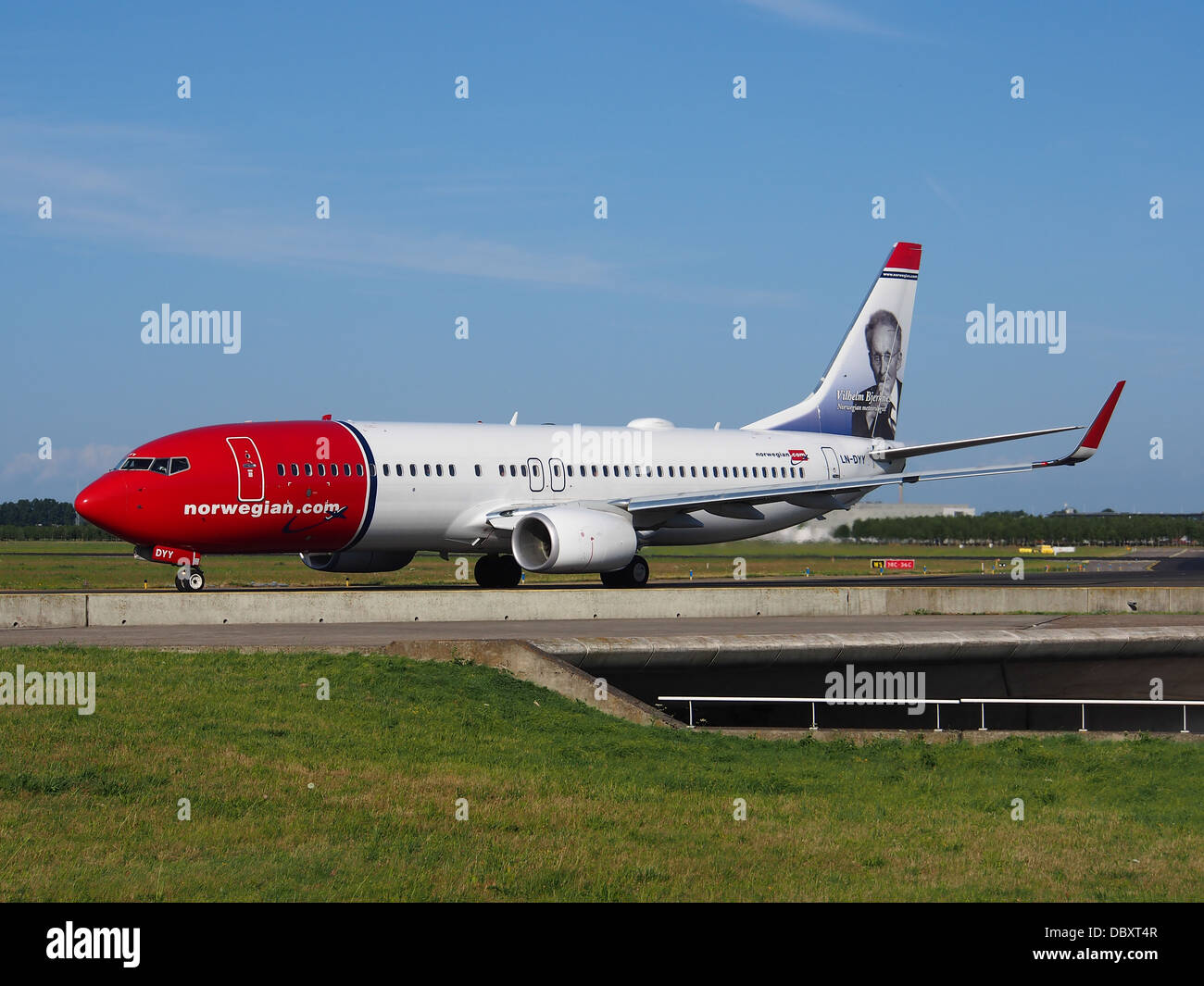 LN-DYY Norwegian Air Shuttle Boeing 737-8JP(WL) - cn 39012 taxiing 19july2013 2 Stock Photo