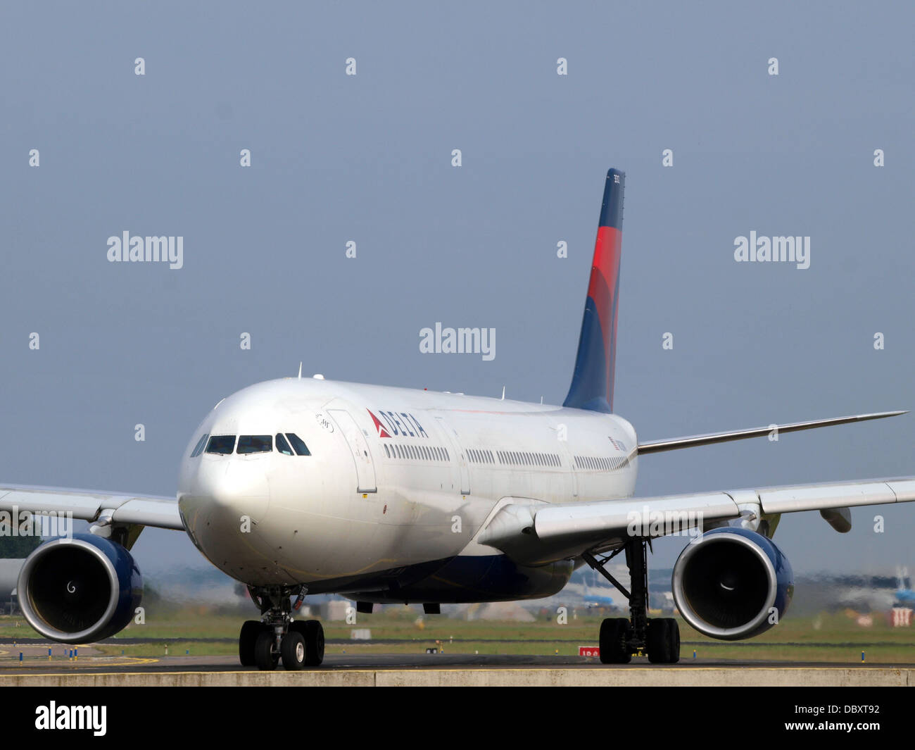 N812NW Delta Air Lines Airbus A330-323X - cn 784 taxiing @ Schiphol on 13 July 2013 -002 Stock Photo