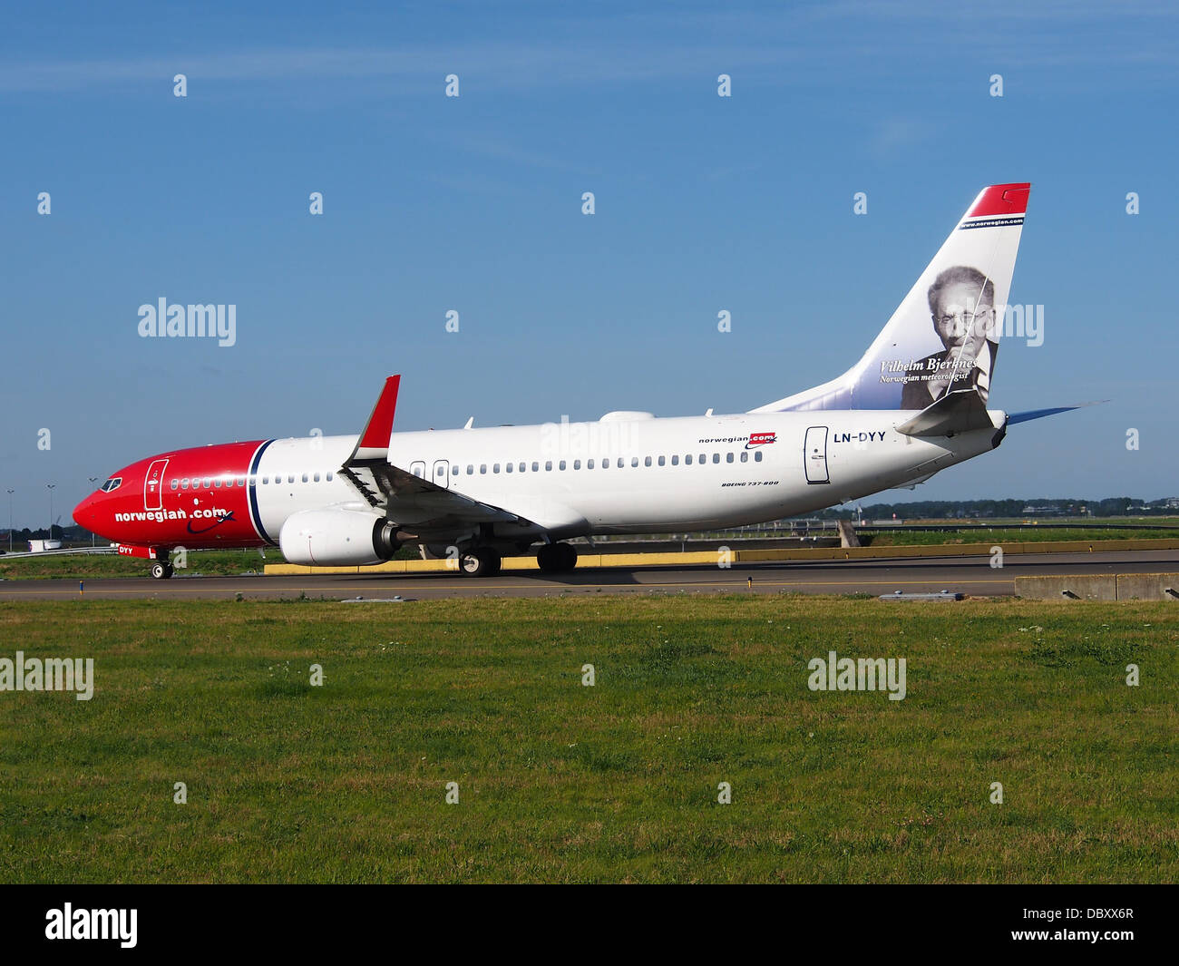 LN-DYY Norwegian Air Shuttle Boeing 737-8JP(WL) - cn 39012 taxiing 19july2013 6 Stock Photo