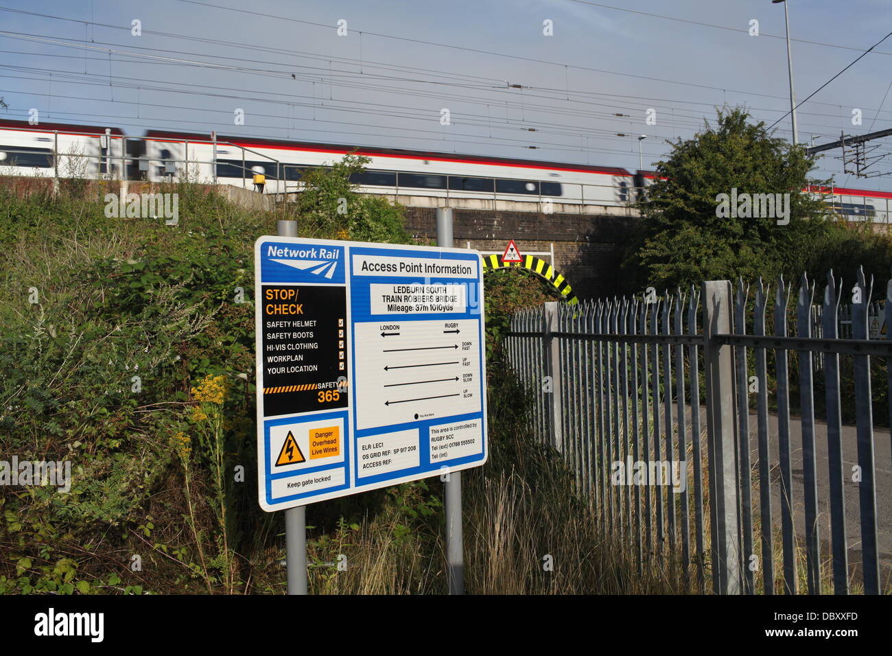 Ledburn, UK. 6th August 2013, Train Robber's Bridge, Ledburn, Bucks, UK. The site of the Great Train Robbery on 8th August 1963 where a Royal Mail train was emptied of £2.6 million by 15 members of Bruce Reynolds' gang Credit:  Neville Styles/Alamy Live News Stock Photo