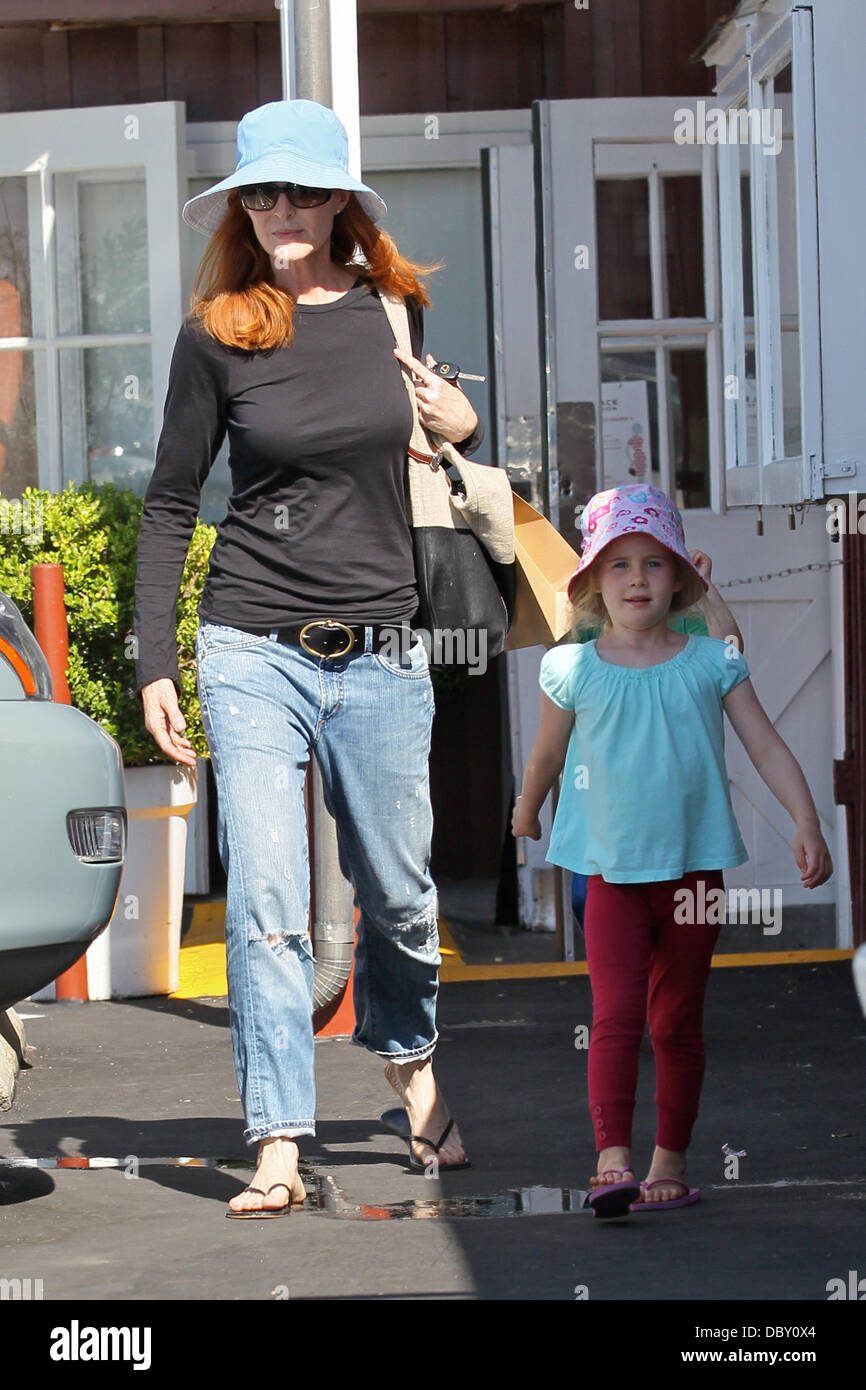 Marcia Cross and her daughters Eden and Savannah go shopping in