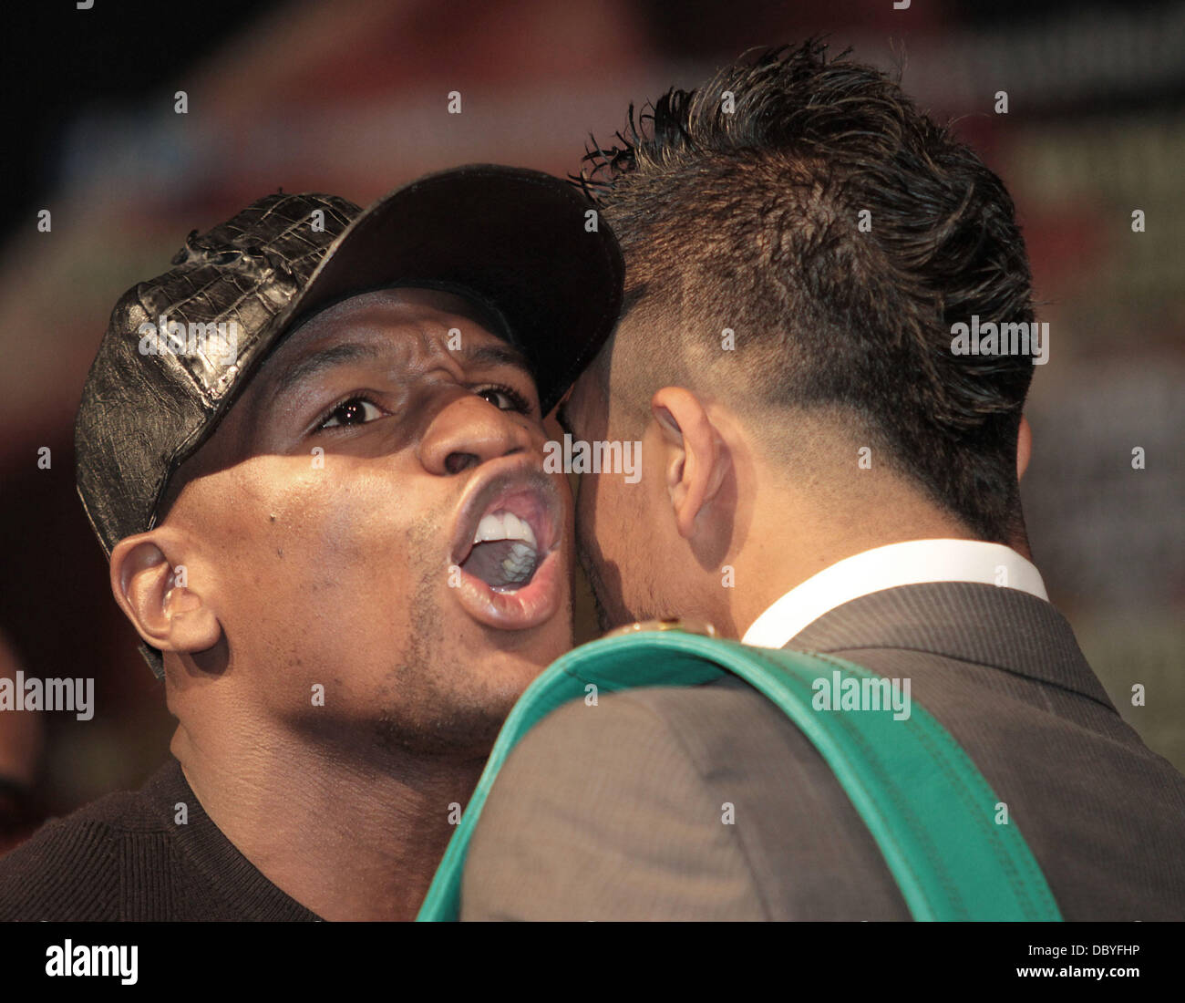 victor ortiz vs floyd mayweather