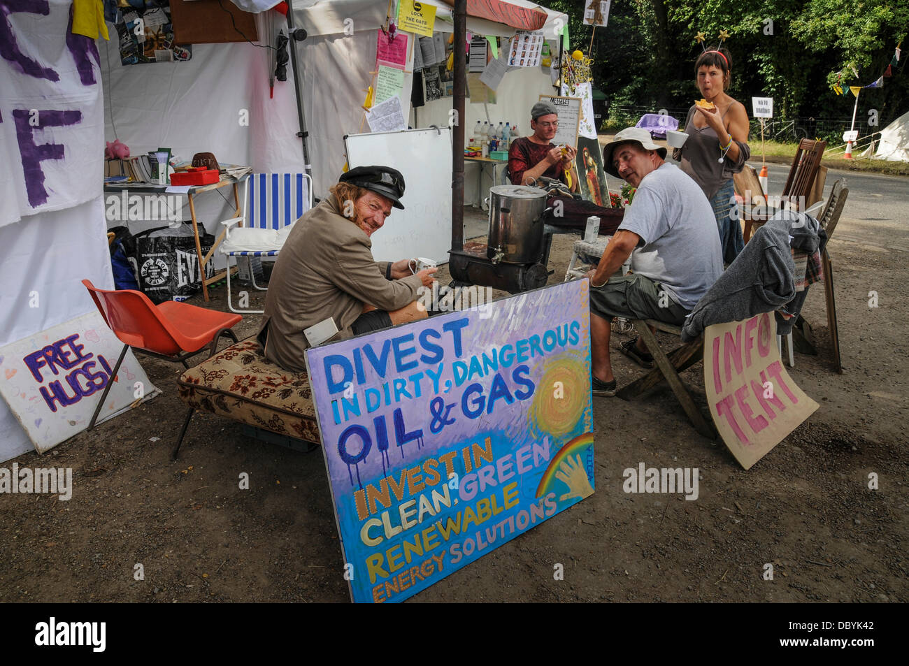 Balcombe, West Sussex, UK. 05th Aug, 2013. Environmental activists relax Credit:  David Burr/Alamy Live News Stock Photo