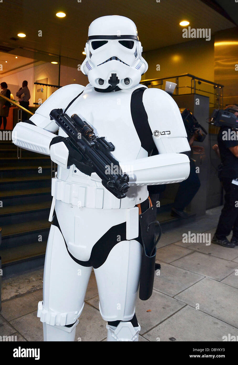 Warwick Davis Star Wars Blu-Ray - fiesta de lanzamiento en la Torre BT de  Londres, Inglaterra - 15.09.11 Fotografía de stock - Alamy
