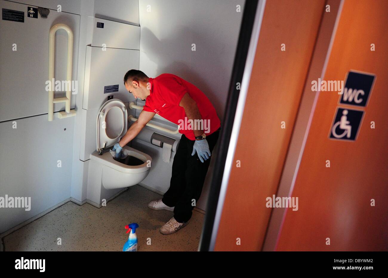 New train toilet hires stock photography and images Alamy