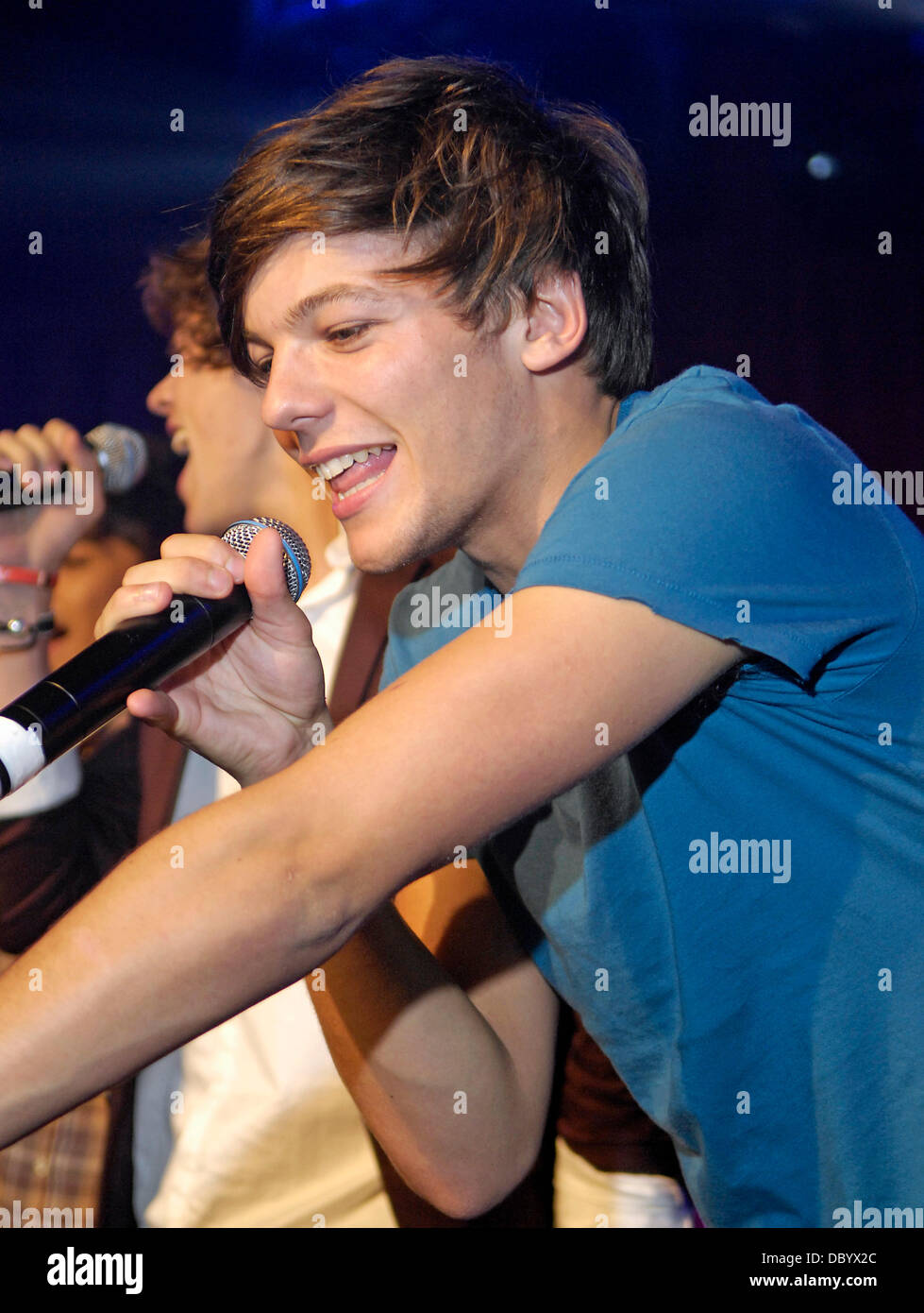 Louis Tomlinson One Direction Perform Live At G A Y Nightclub London England 17 09 11 Credit Mandatory Chris Jepson Wenn Com Stock Photo Alamy Louis Tomlinson One Direction Perform Live At G A Y Nightclub London England 17 09 11 Credit Mandatory Chris Jepson Wenn Com Stock Photo Alamy