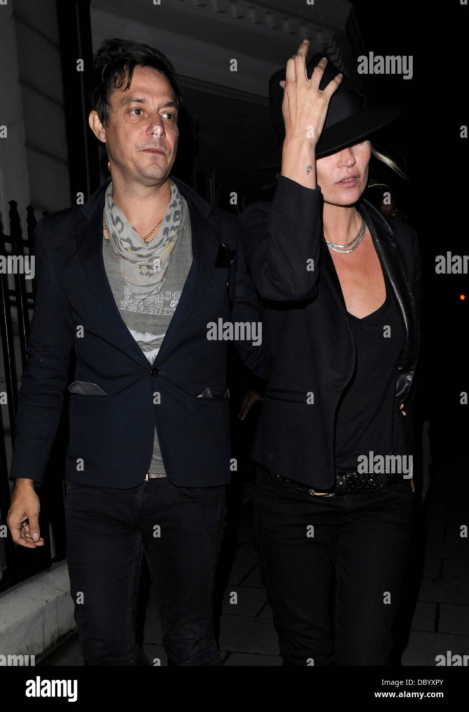 Kate Moss and Jamie Hince leave a private address where she had been dining with Naomi Campbell, Philip Green and his wife. London, England - 18.09.11 Stock Photo