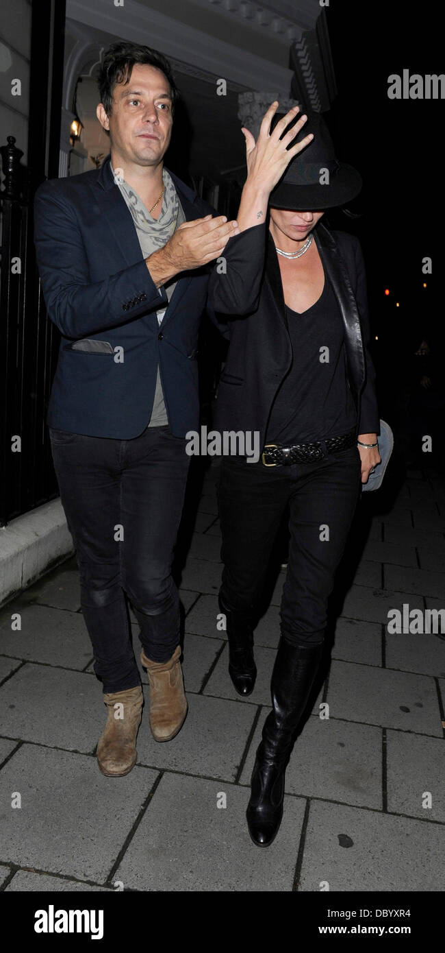 Kate Moss and Jamie Hince leave a private address where she had been dining with Naomi Campbell, Philip Green and his wife. London, England - 18.09.11 Stock Photo