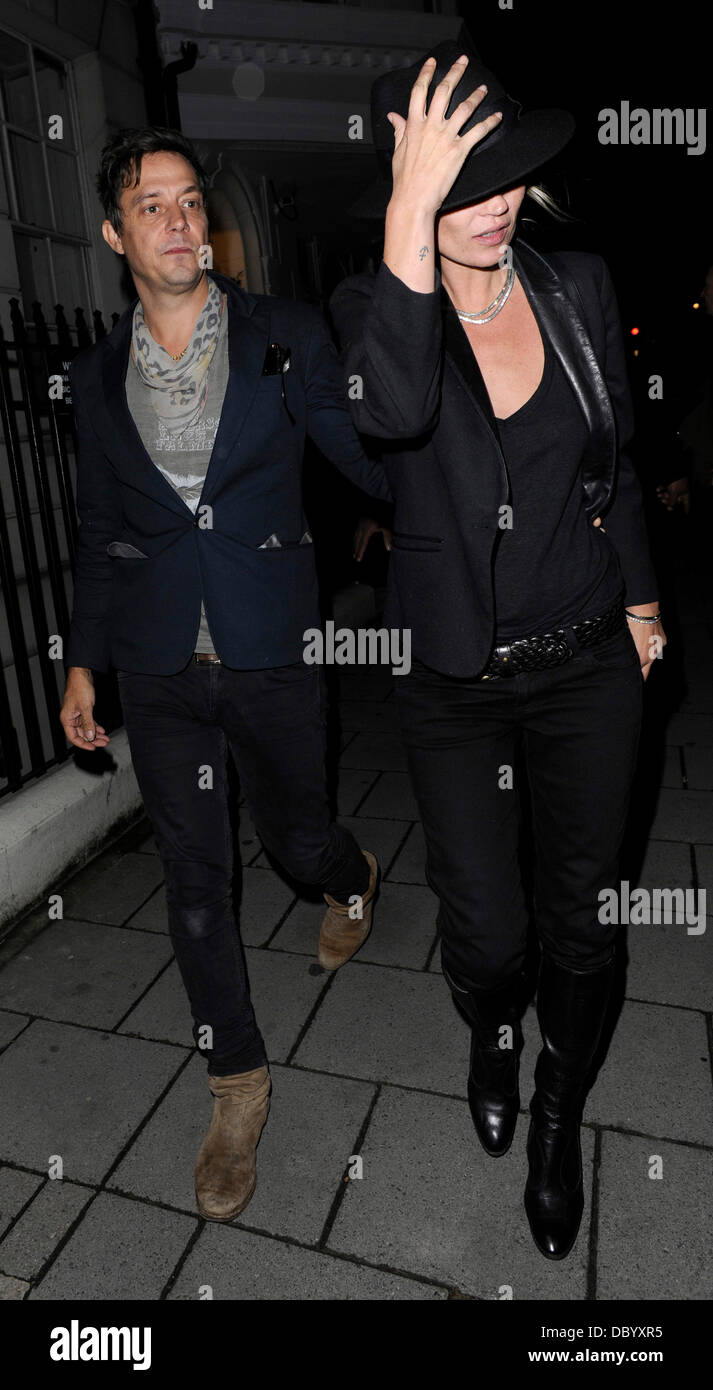 Kate Moss and Jamie Hince leave a private address where she had been dining with Naomi Campbell, Philip Green and his wife. London, England - 18.09.11 Stock Photo