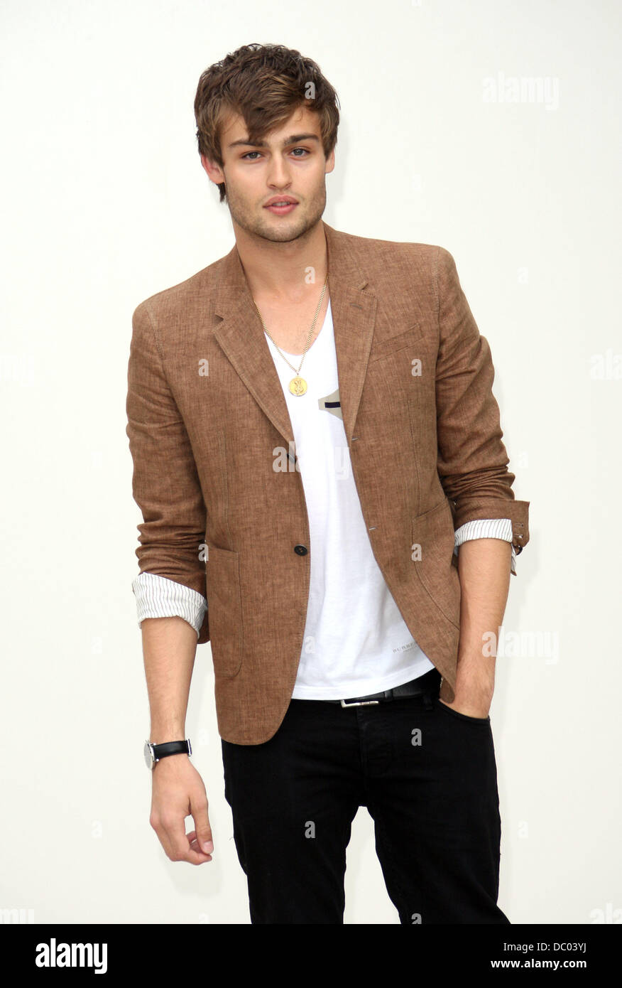 Douglas Booth London Fashion Week Spring/Summer 2012 - Burberry Prorsum -  Arrivals London, England - 19.09.11 Stock Photo - Alamy