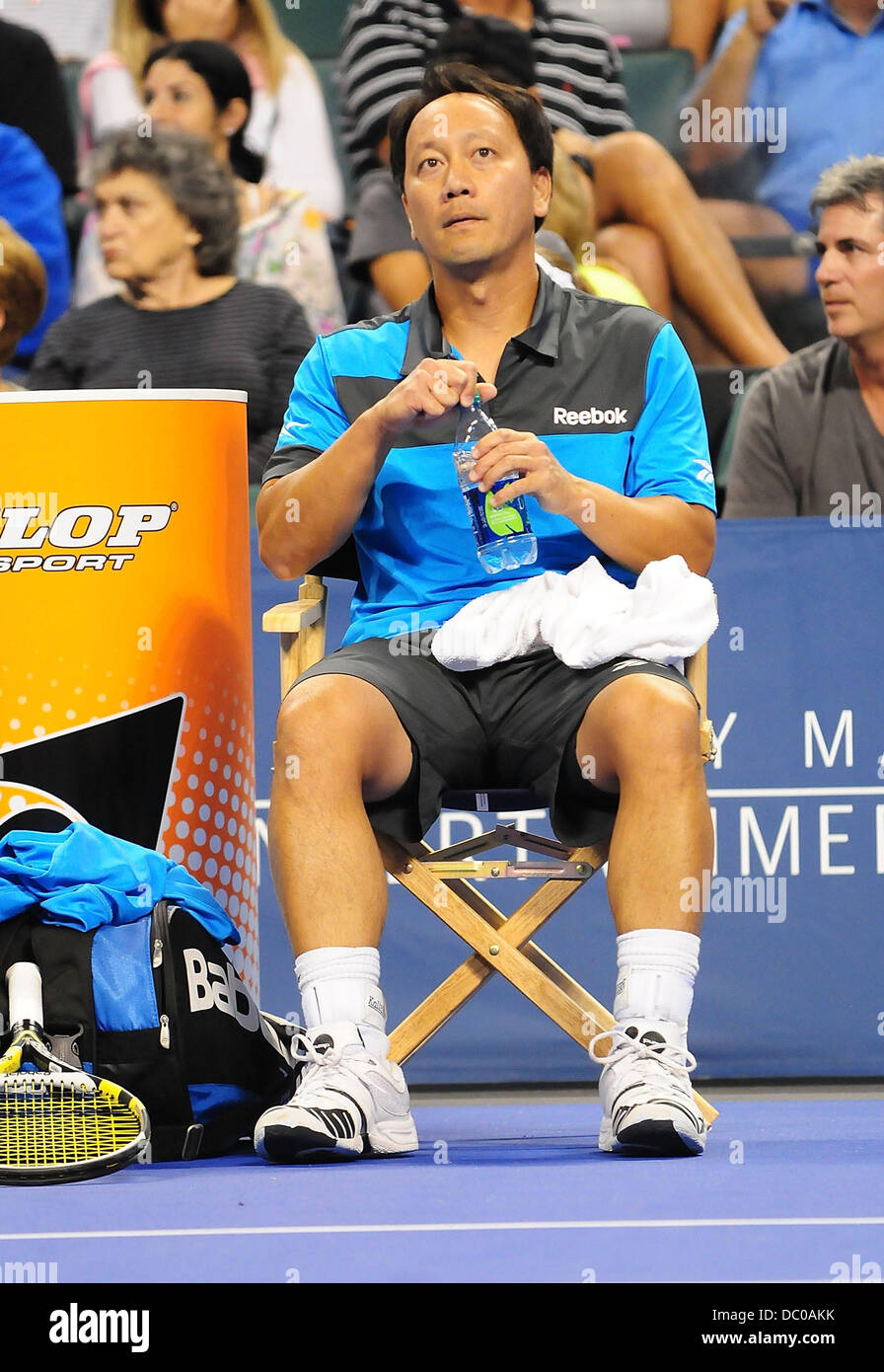 Michael chang store tennis shoes